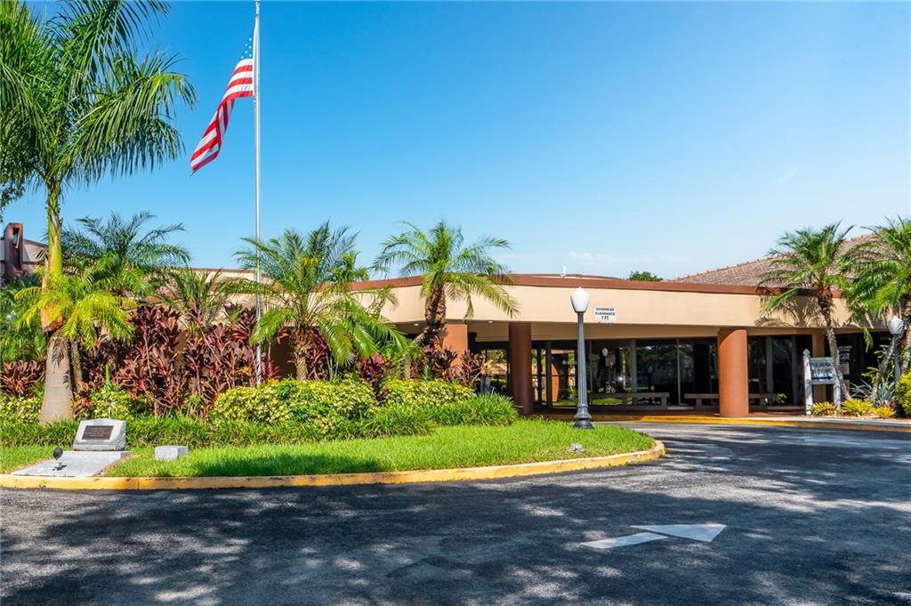 SUNRISE LAKES - Residential