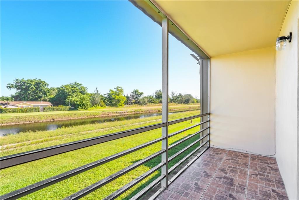 SUNRISE LAKES - Residential