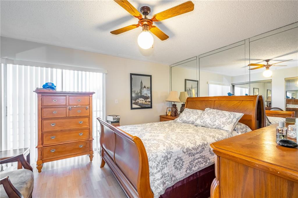 SUNRISE LAKES - Residential