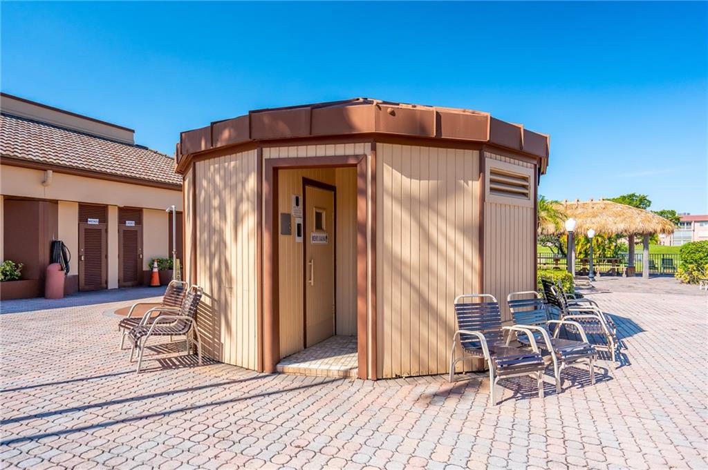 SUNRISE LAKES - Residential