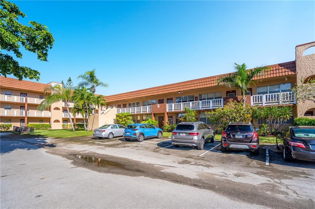 SUNRISE LAKES - Residential