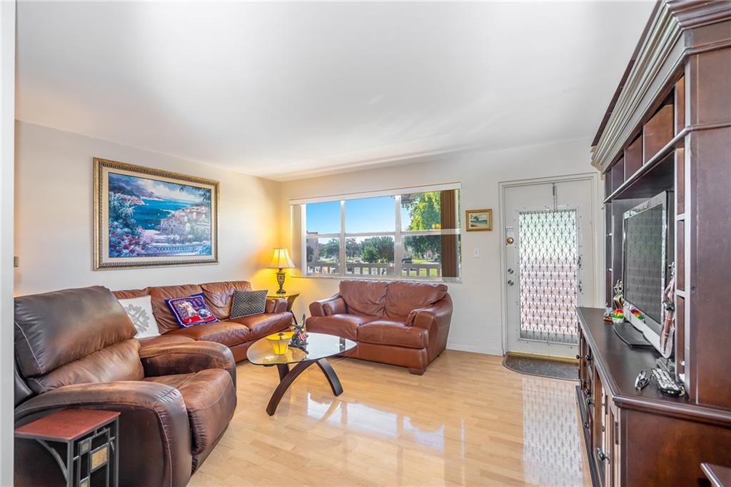 SUNRISE LAKES - Residential