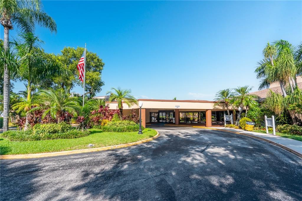 SUNRISE LAKES - Residential