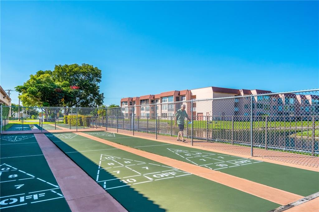 SUNRISE LAKES - Residential