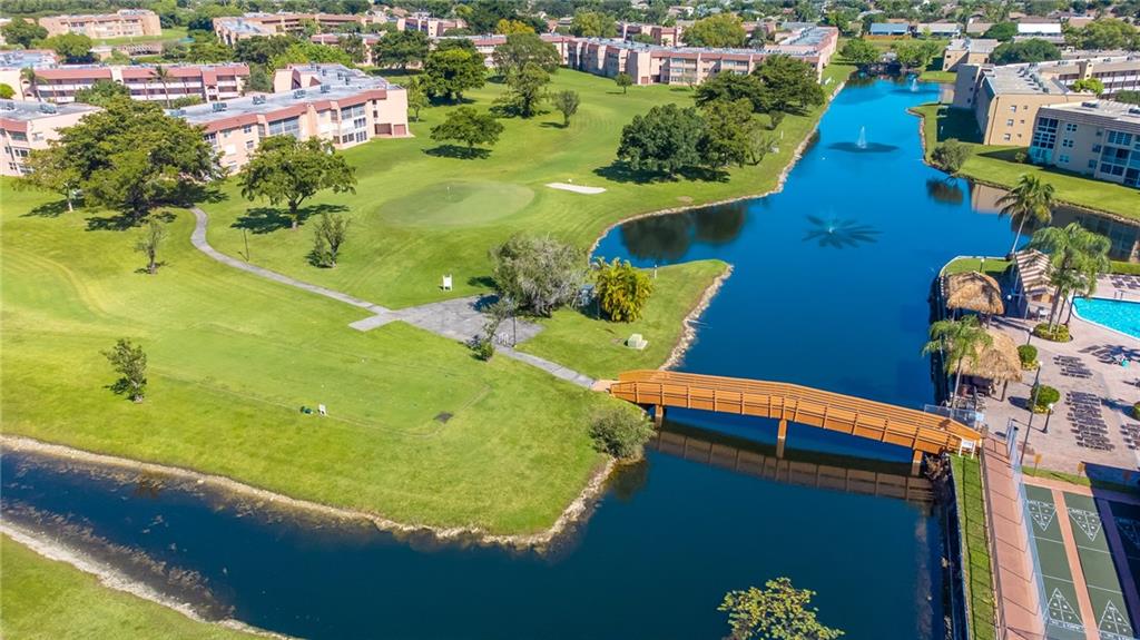 SUNRISE LAKES - Residential