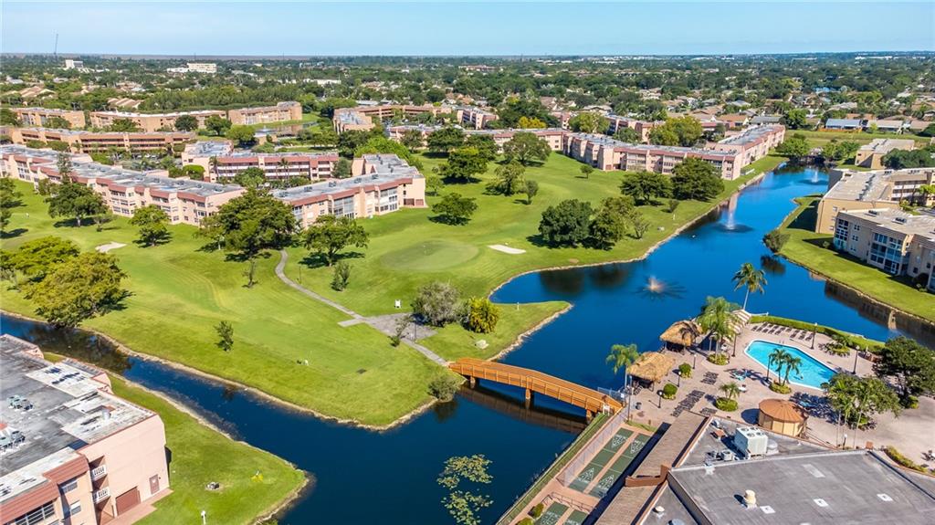 SUNRISE LAKES - Residential