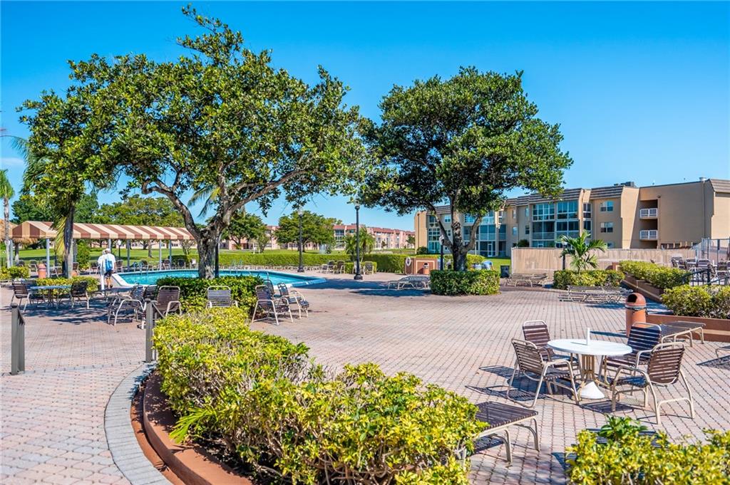 SUNRISE LAKES - Residential
