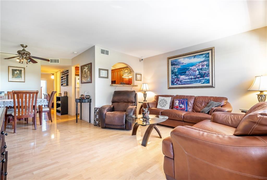 SUNRISE LAKES - Residential