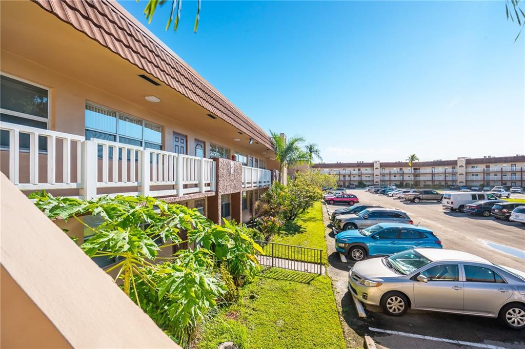 SUNRISE LAKES - Residential