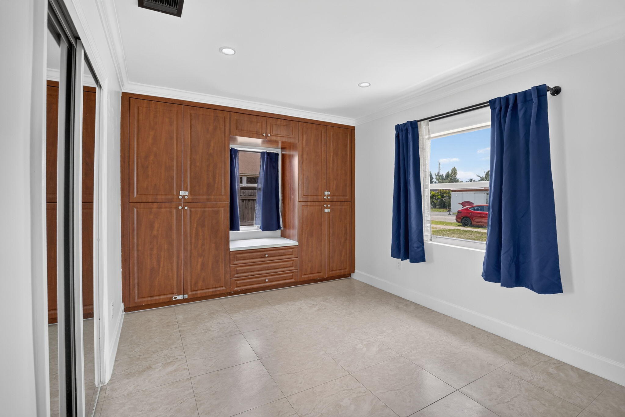 HOLLYWOOD PARK - Residential