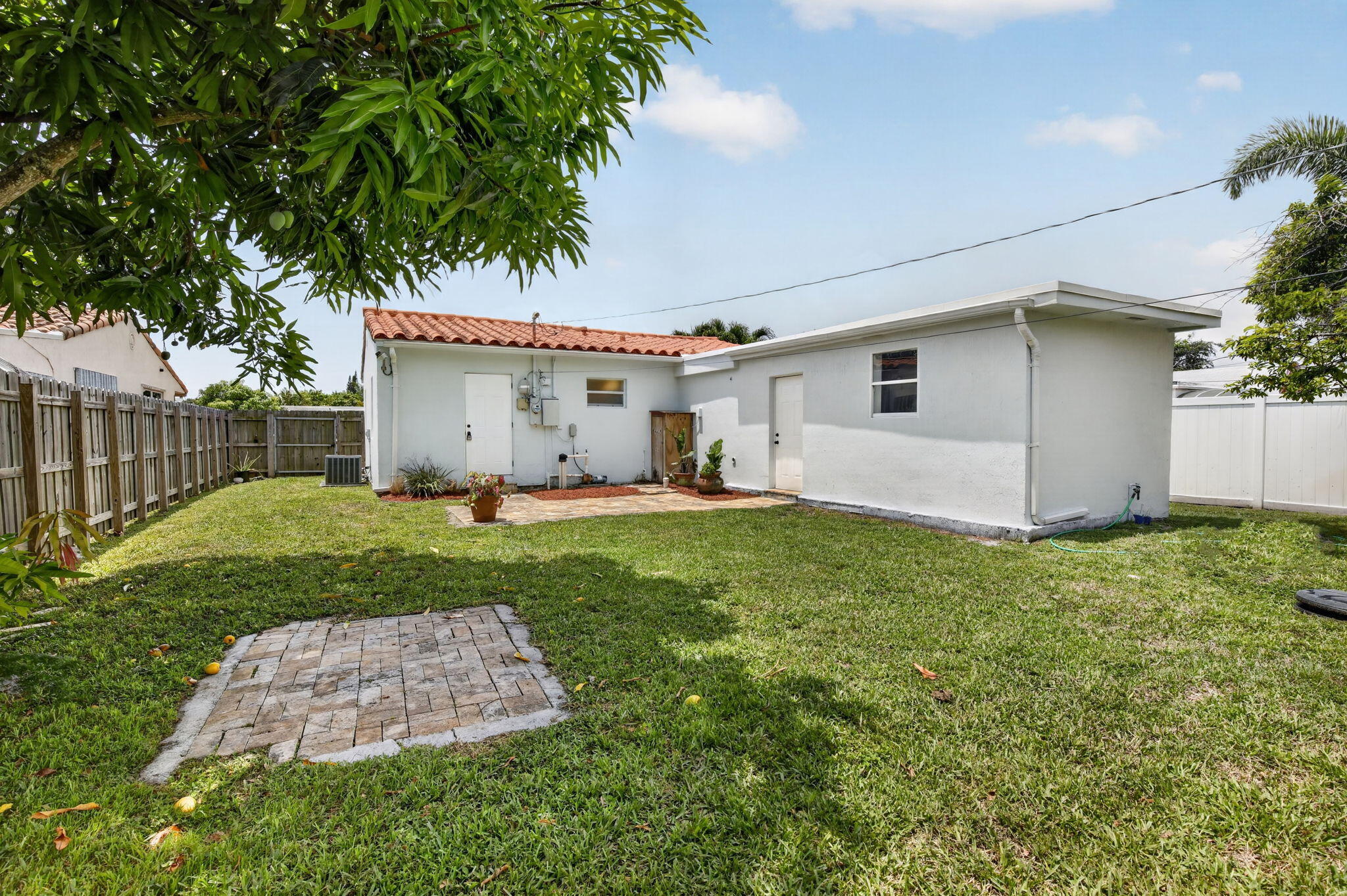 HOLLYWOOD PARK - Residential