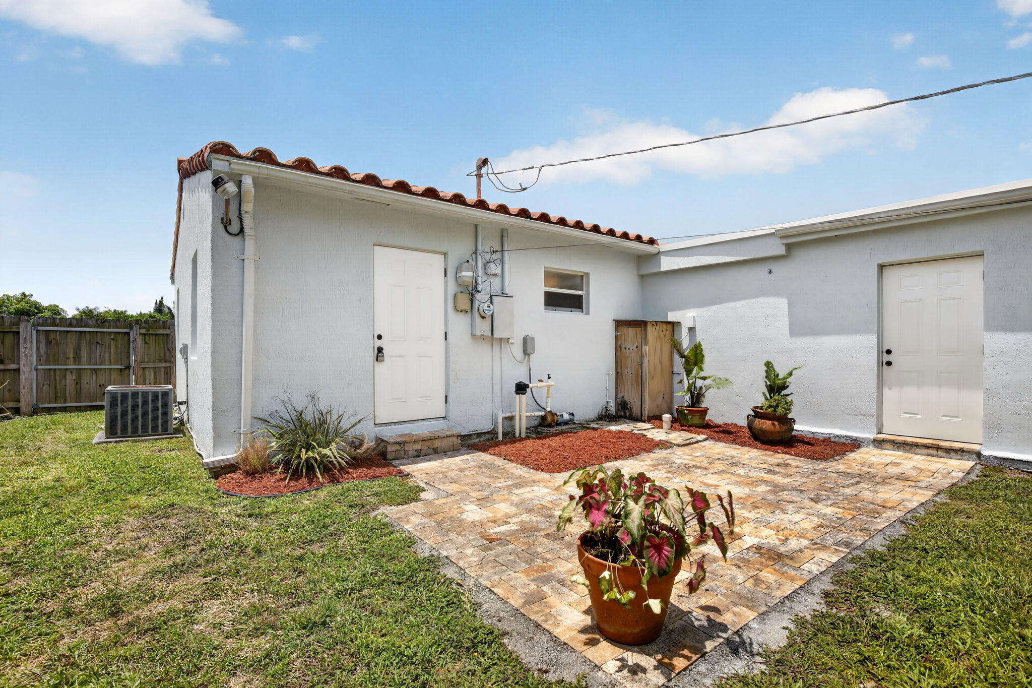 HOLLYWOOD PARK - Residential