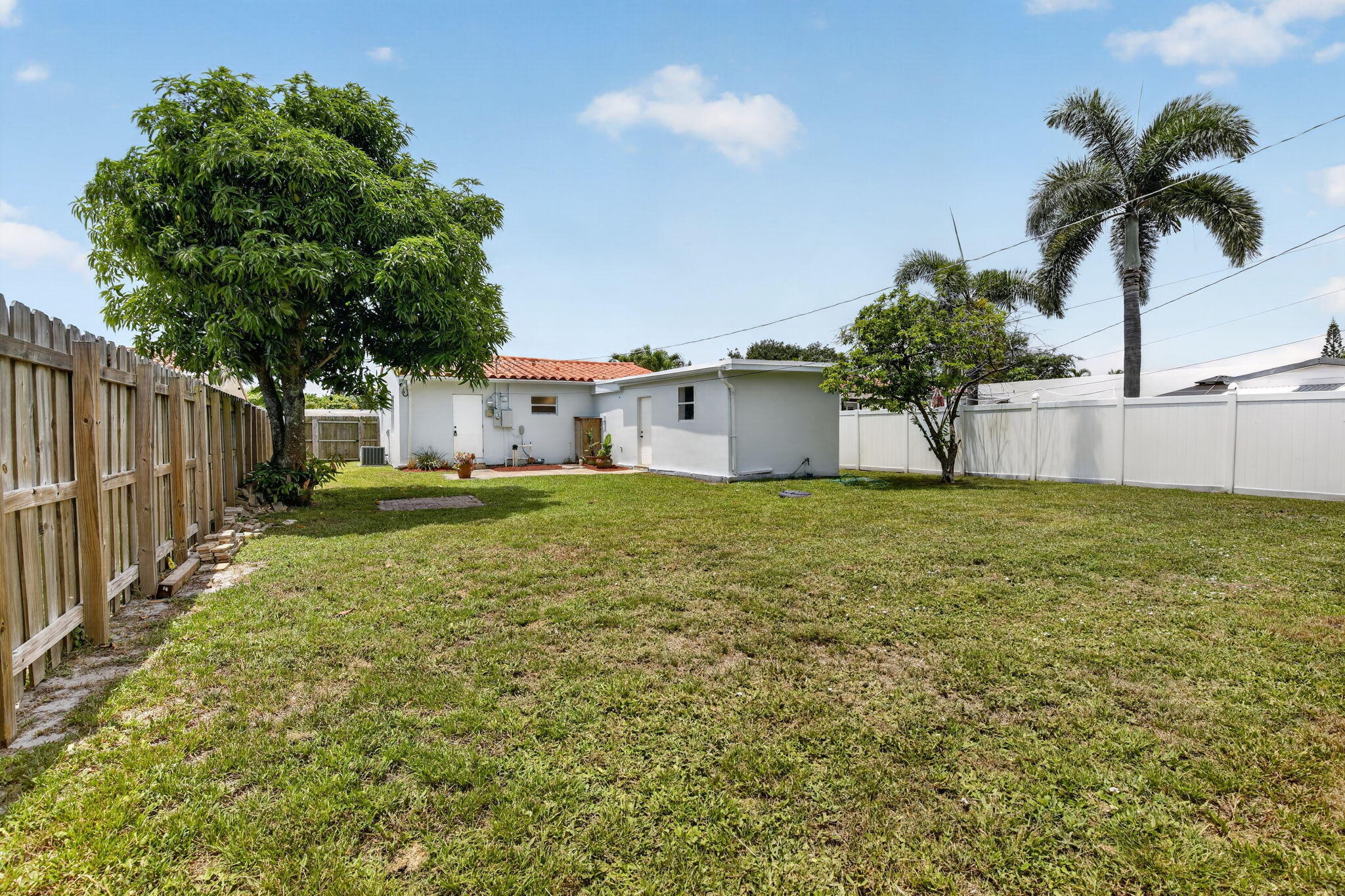 HOLLYWOOD PARK - Residential