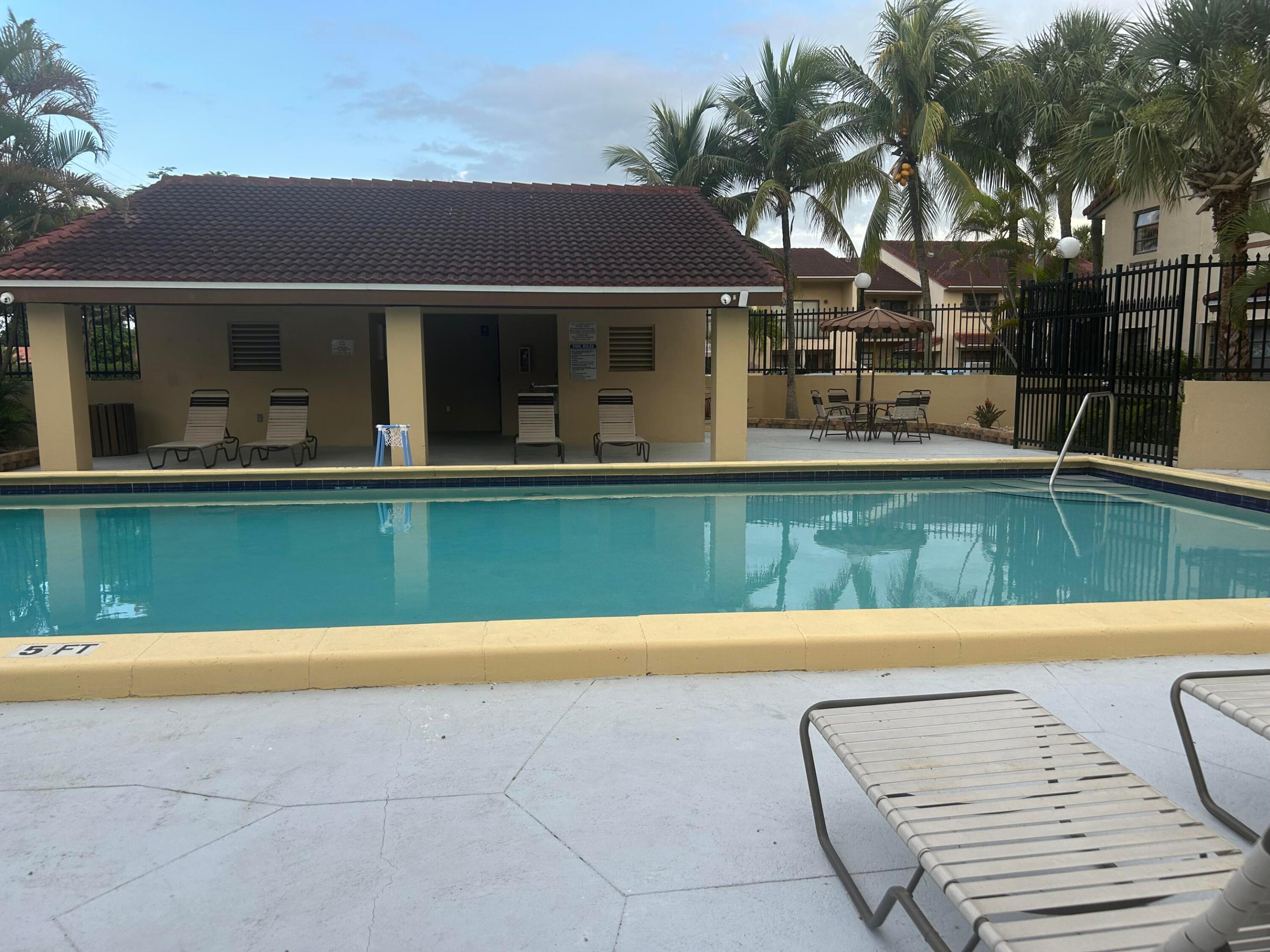 KENDALL LKS EAST PATIO CONDO I - Residential