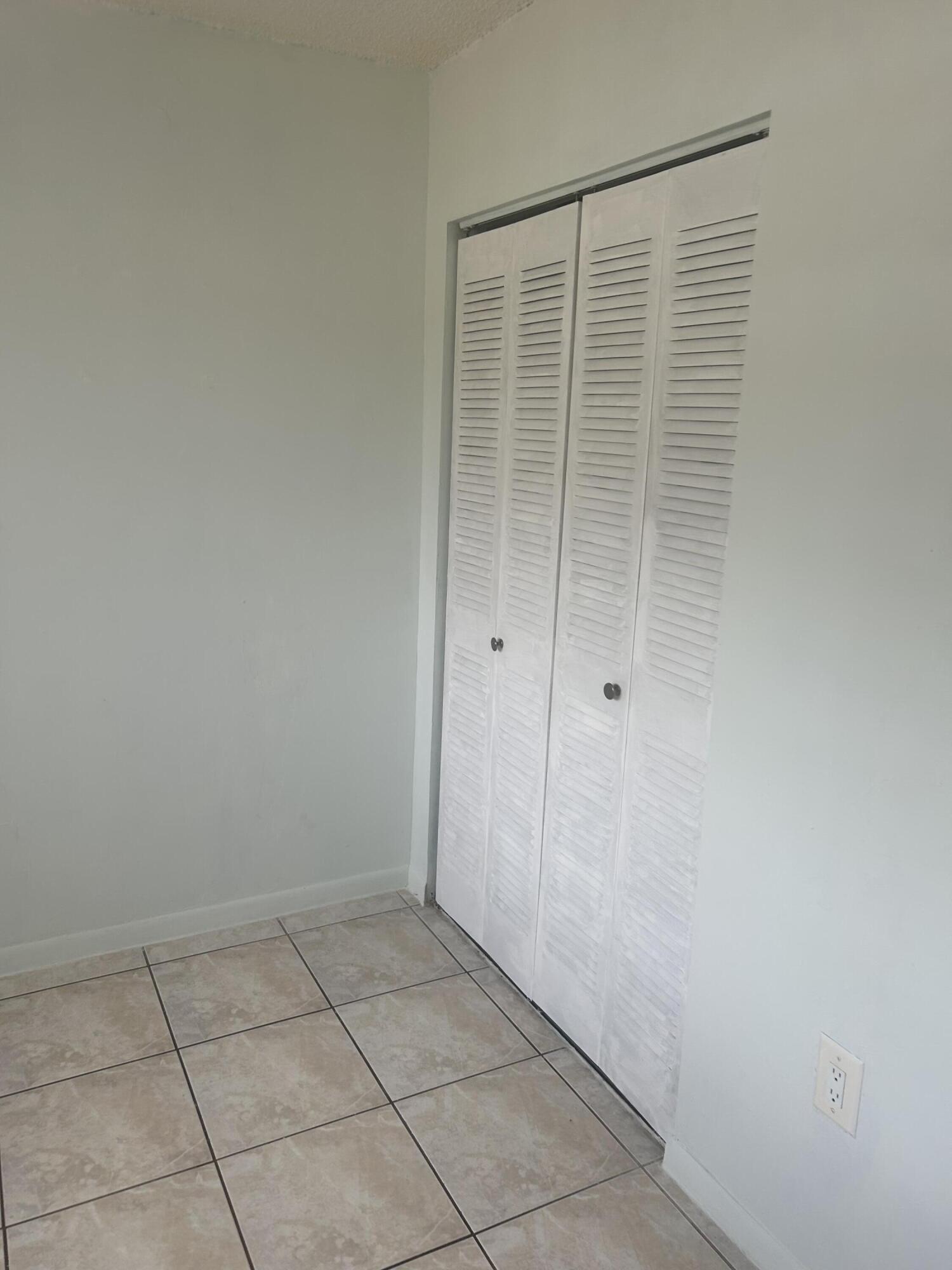 KENDALL LKS EAST PATIO CONDO I - Residential