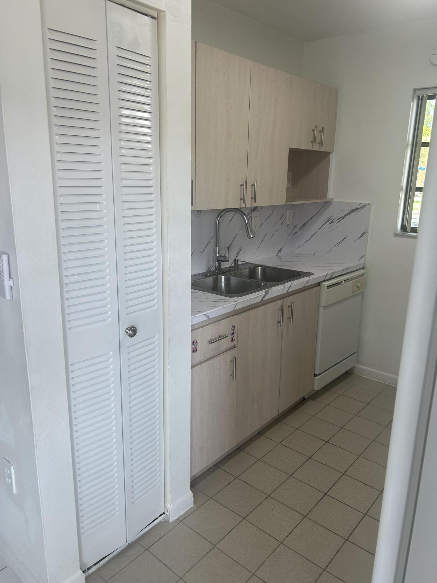 KENDALL LKS EAST PATIO CONDO I - Residential