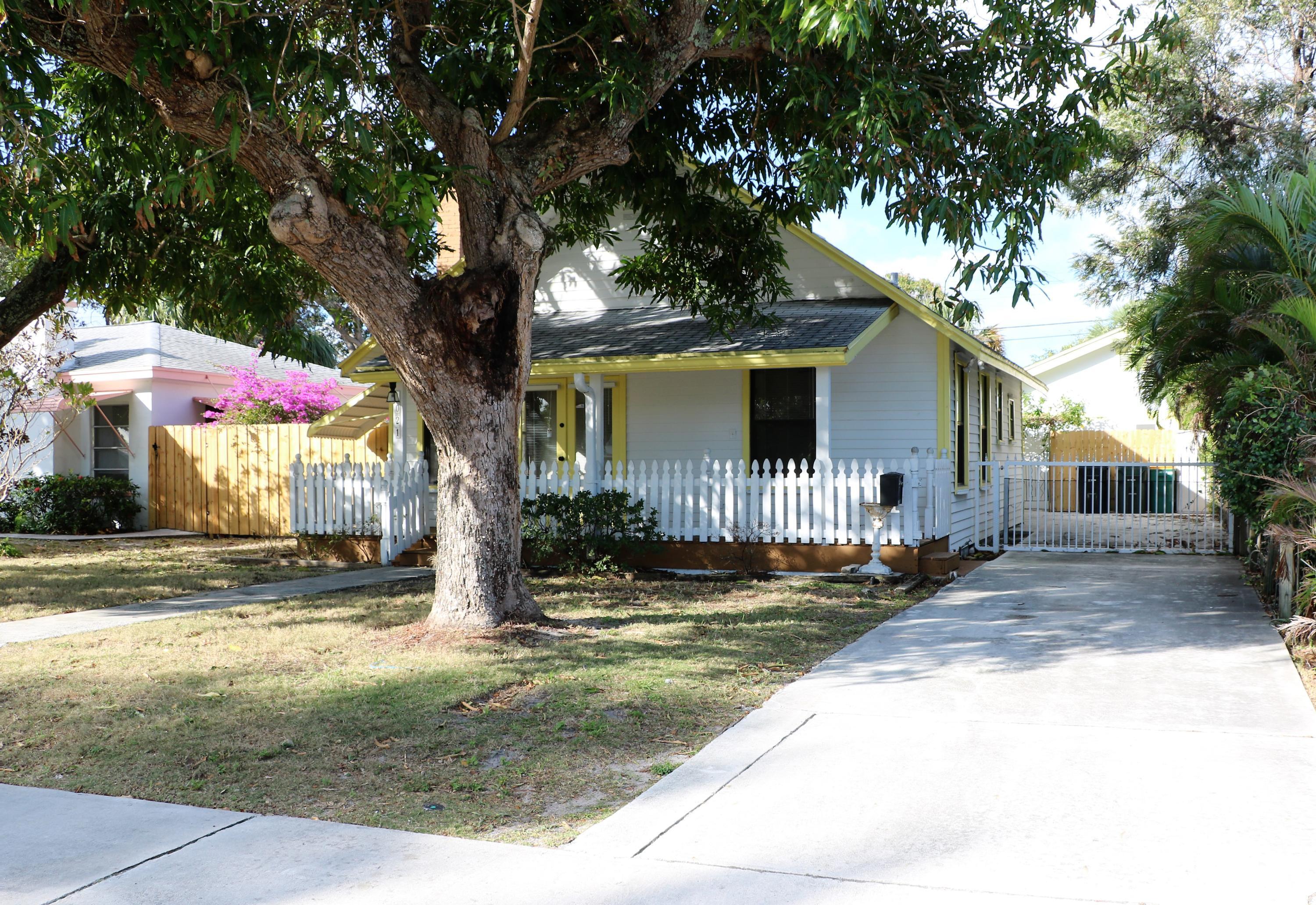 LAKE WORTH TOWN OF ADD 1 - Residential Lease