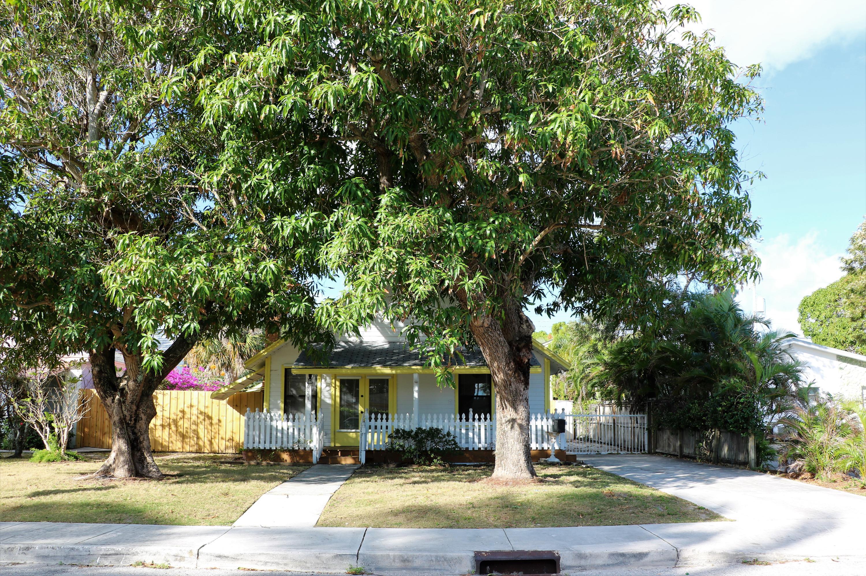 LAKE WORTH TOWN OF ADD 1 - Residential Lease