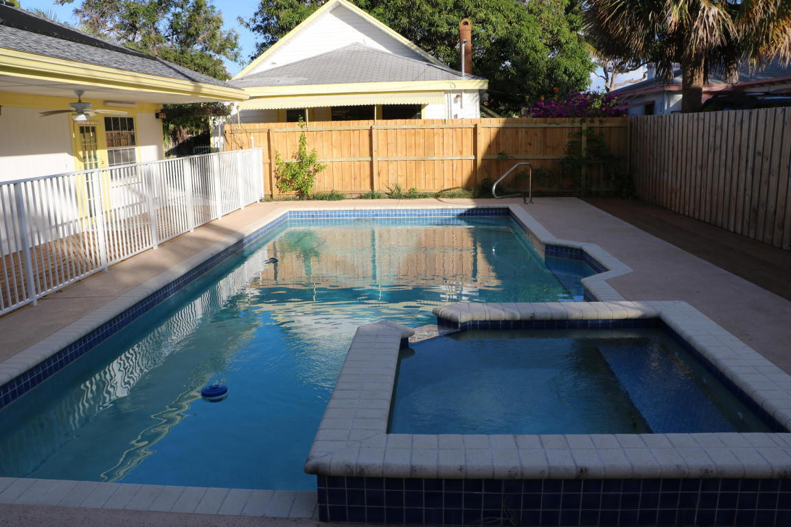 LAKE WORTH TOWN OF ADD 1 - Residential Lease