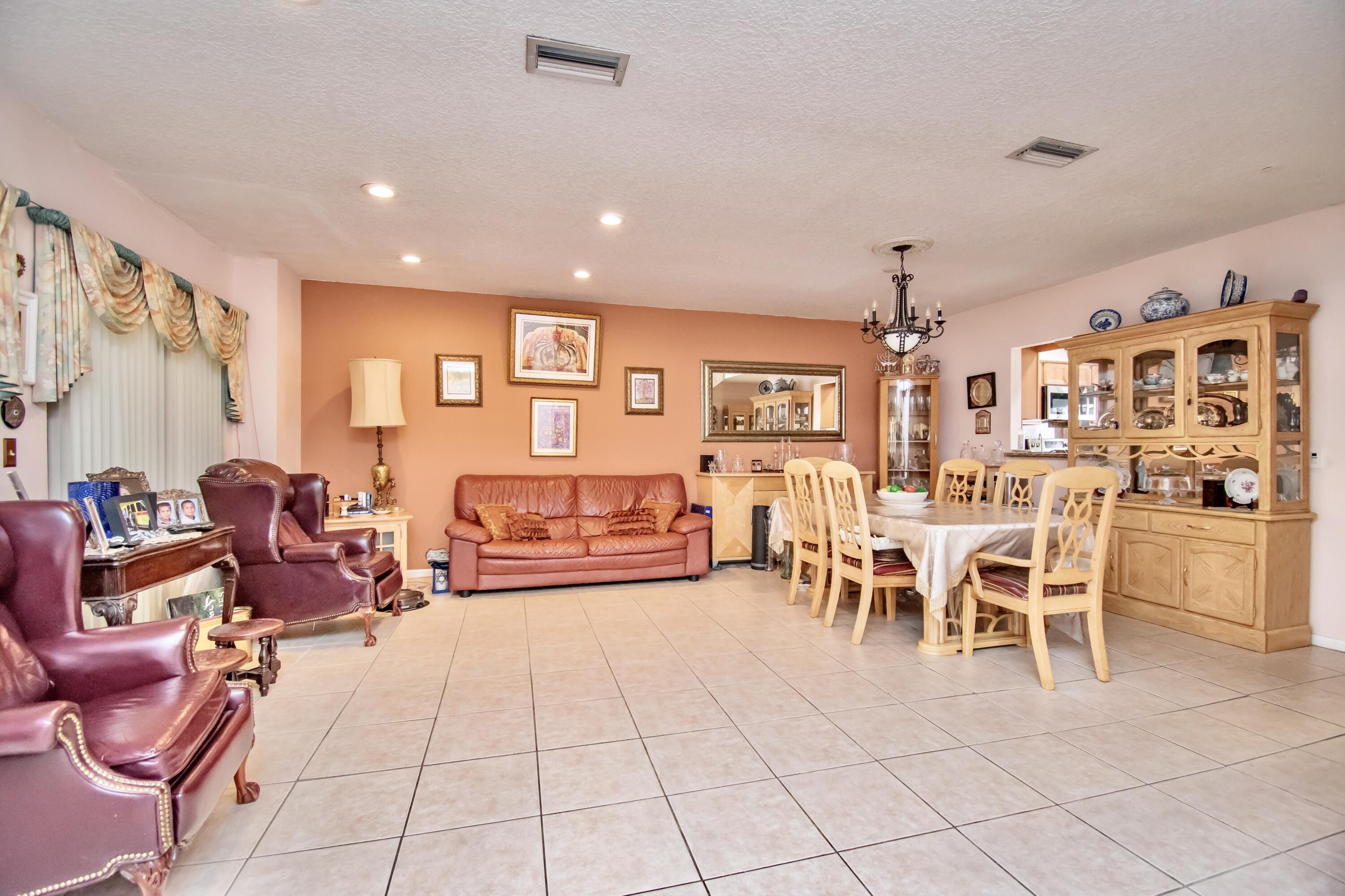 THORNHILL VILLAGE - Residential