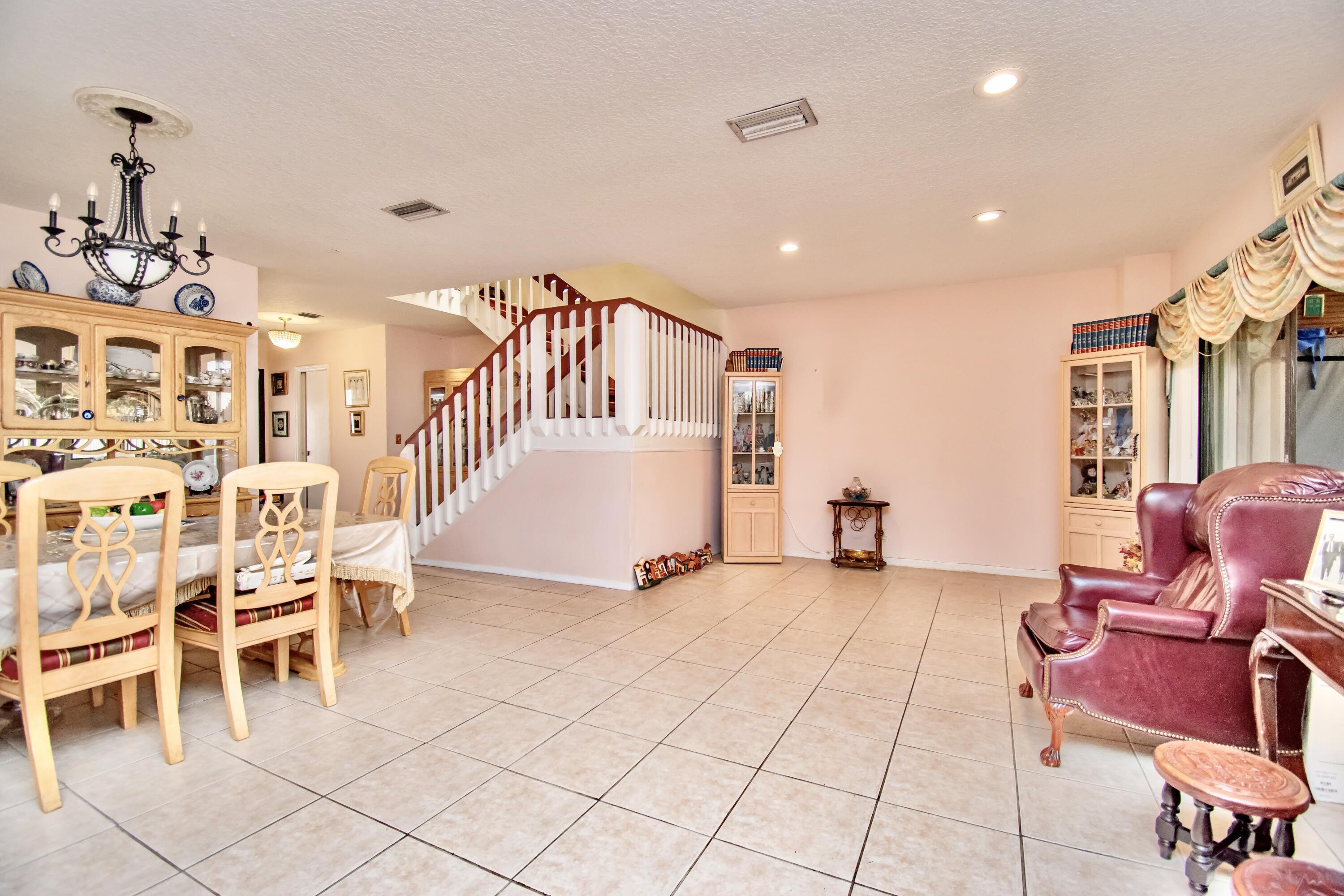 THORNHILL VILLAGE - Residential