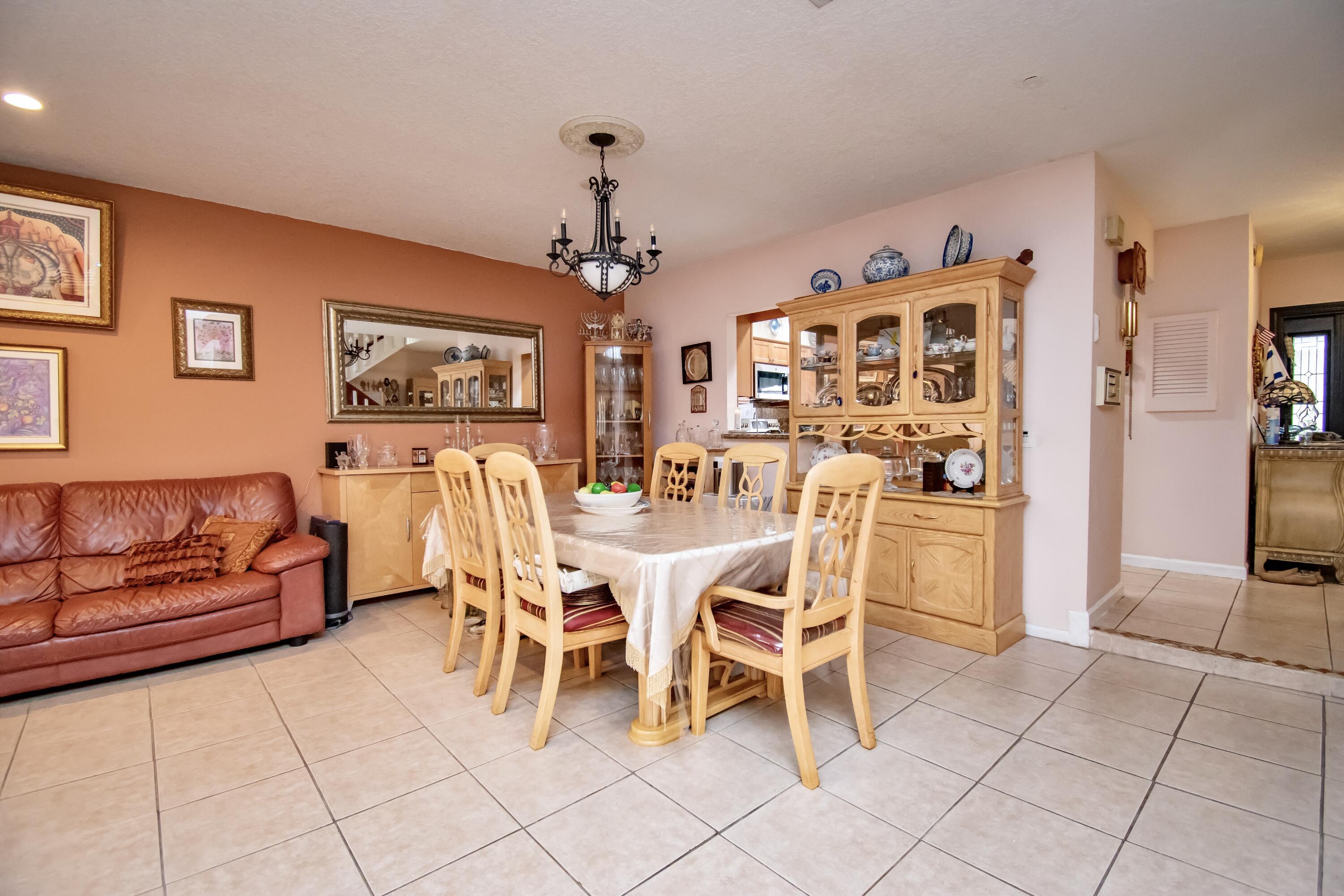 THORNHILL VILLAGE - Residential