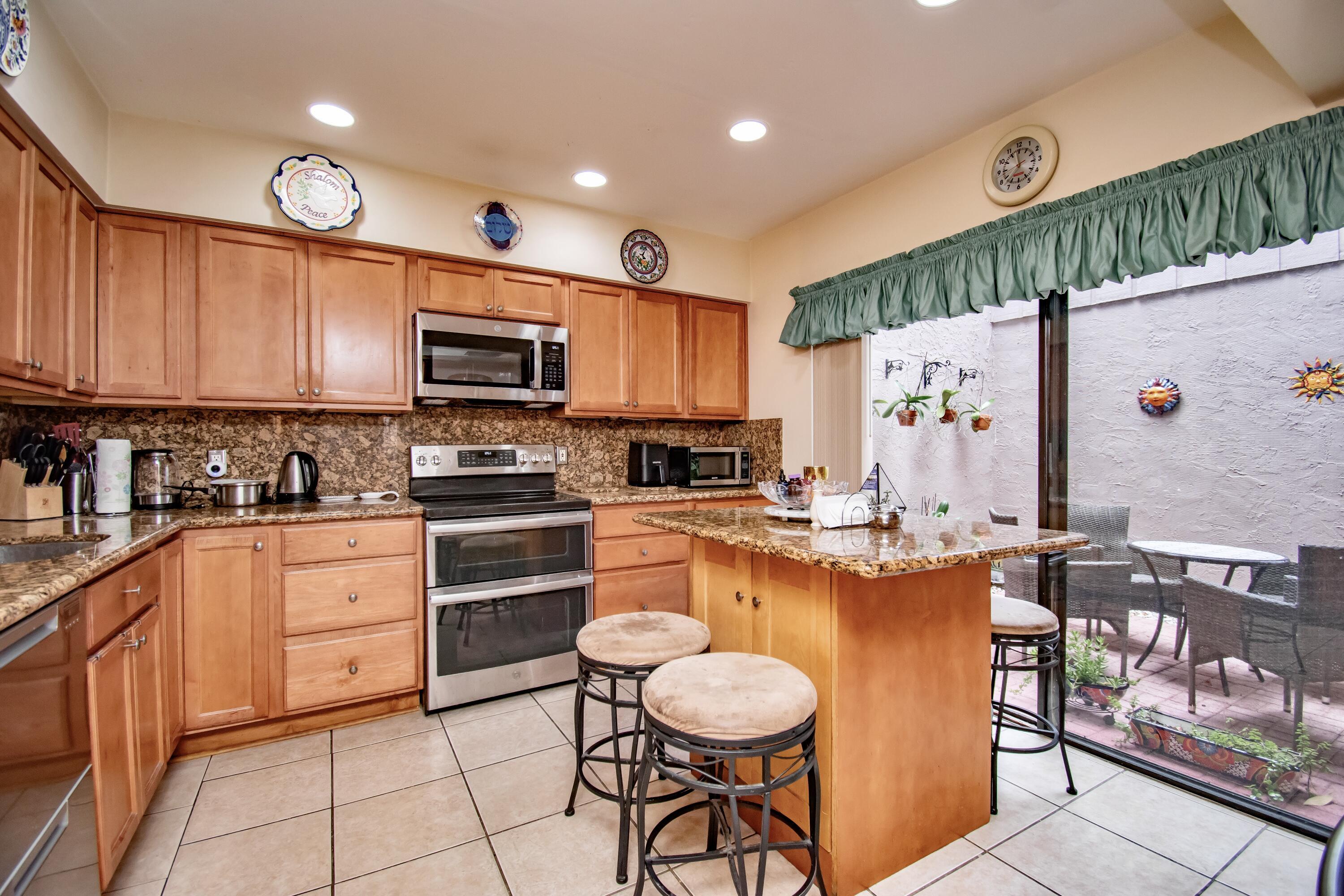 THORNHILL VILLAGE - Residential