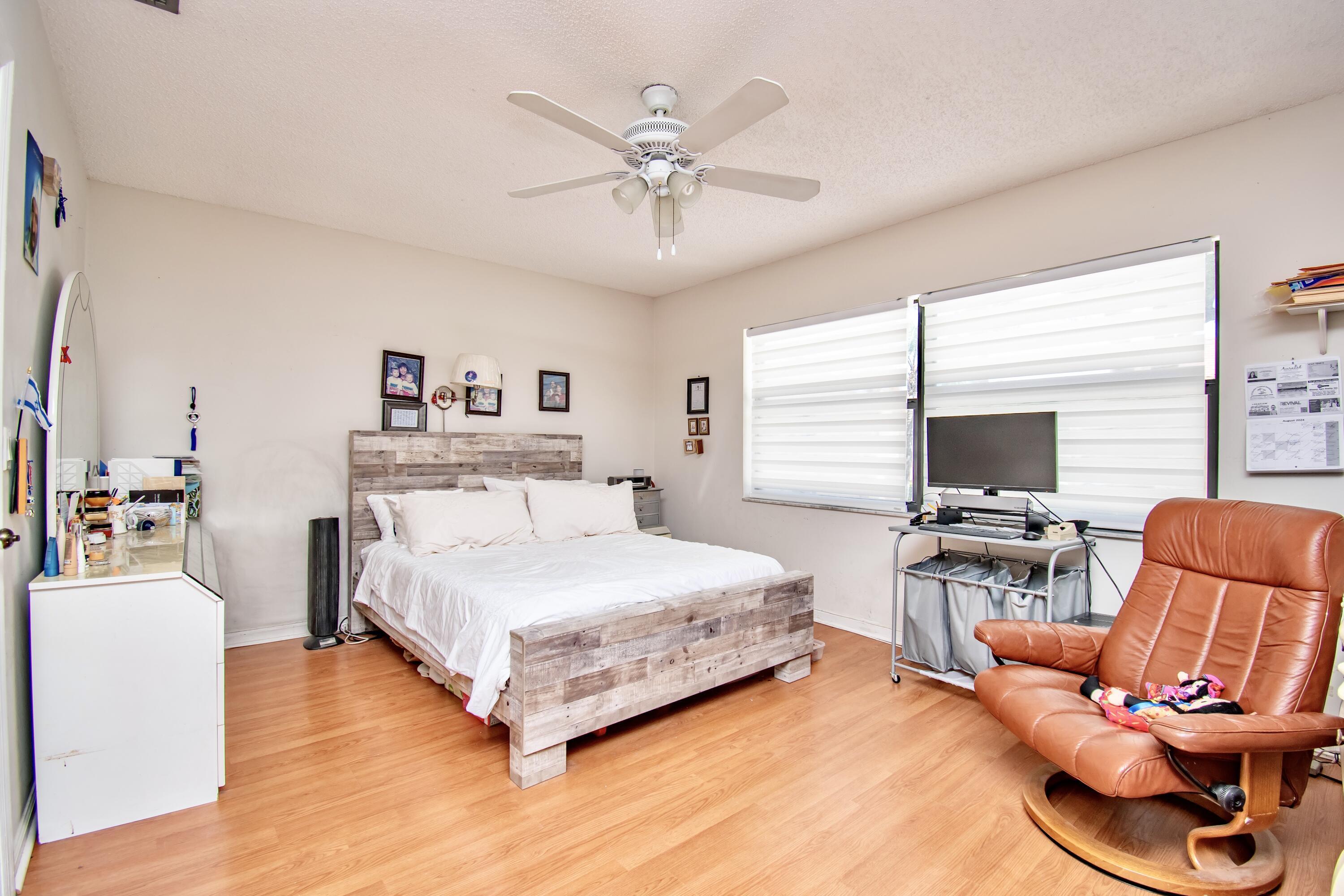 THORNHILL VILLAGE - Residential