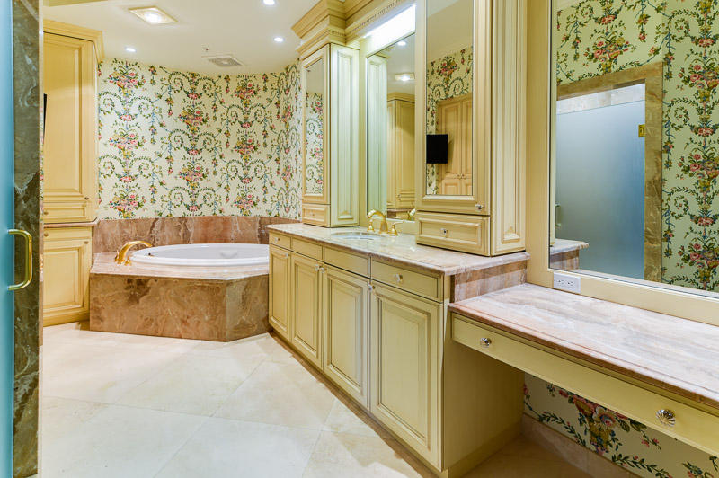ONE WATERMARK PLACE OF THE PALM BEACHES - Residential