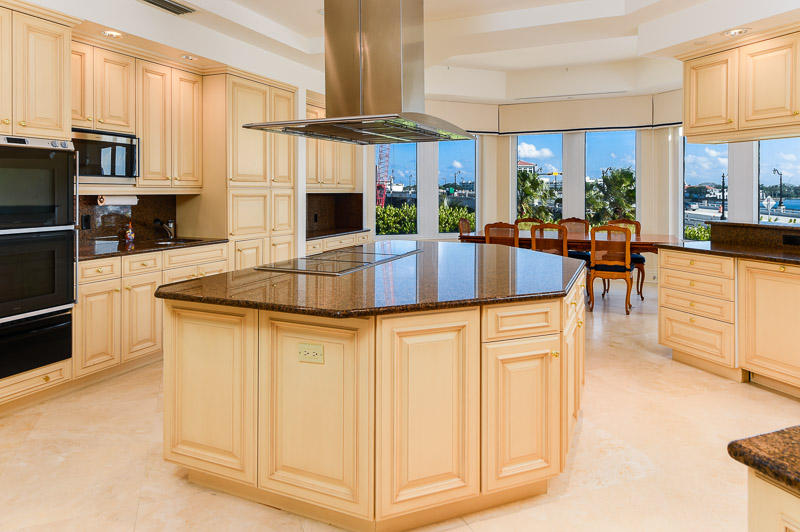 ONE WATERMARK PLACE OF THE PALM BEACHES - Residential