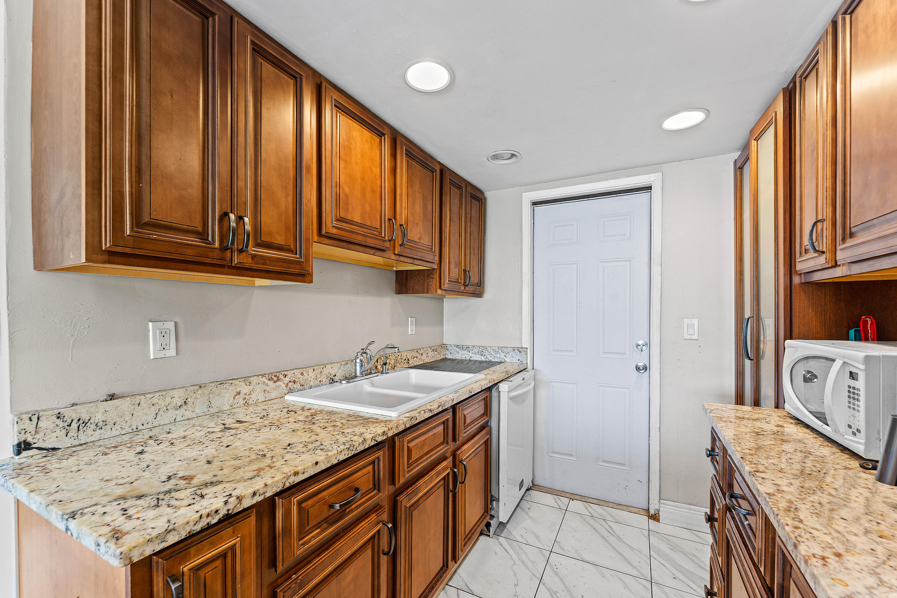 CLIFF LAKE VILLAS CO-OP - Residential