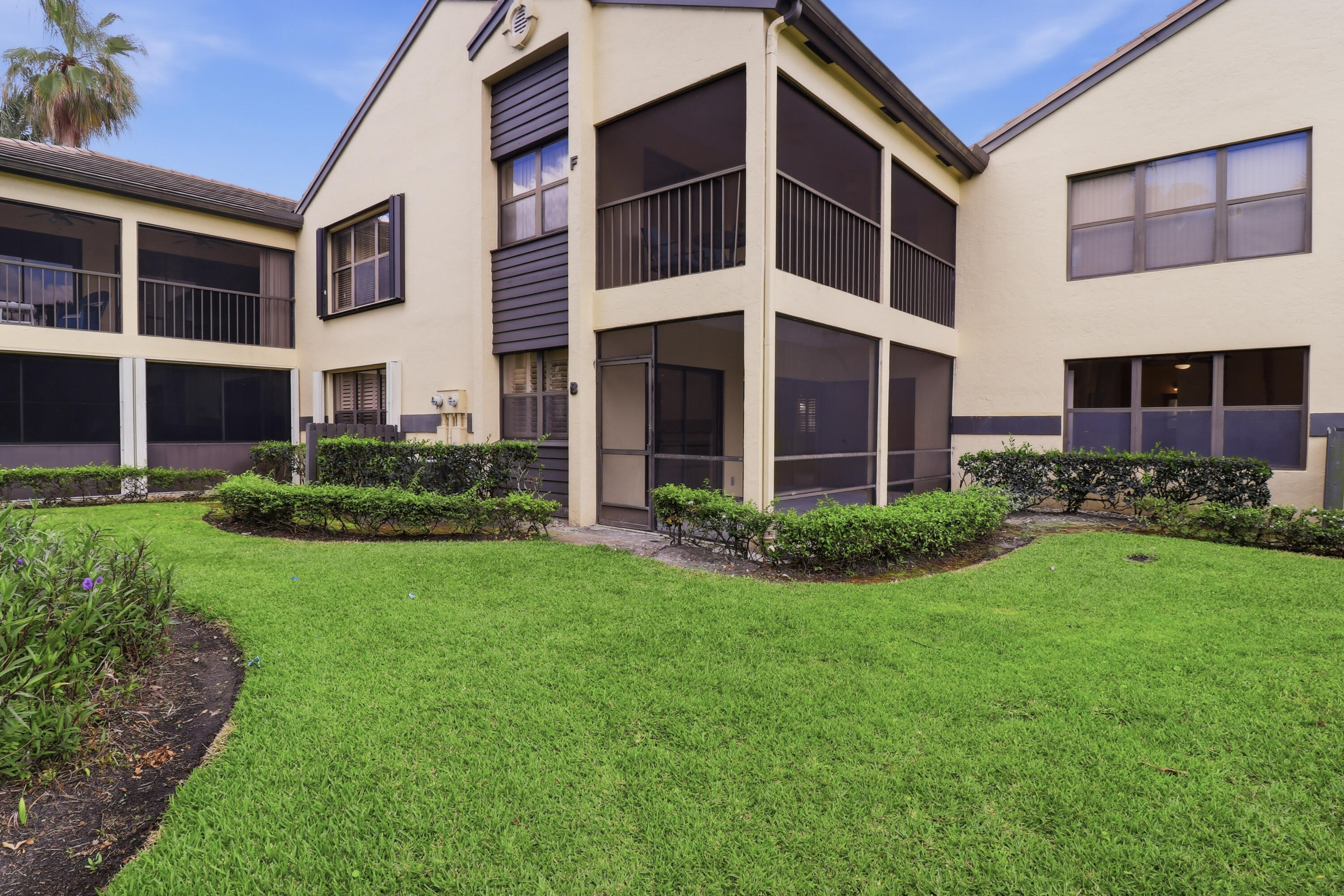 CLUBHOUSE COURT CONDO - Residential