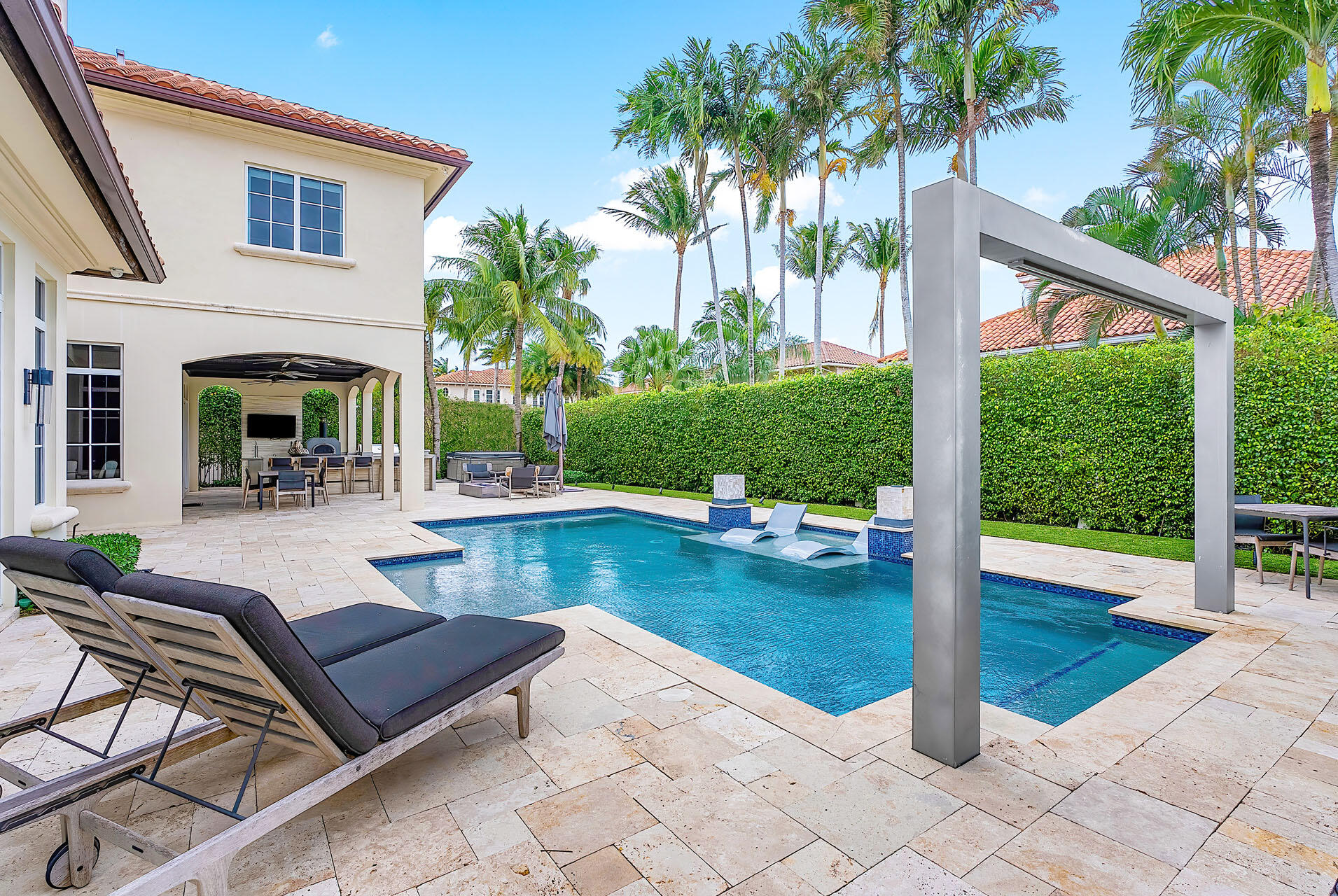 ROYAL PALM YACHT & COUNTRY CLUB - Residential