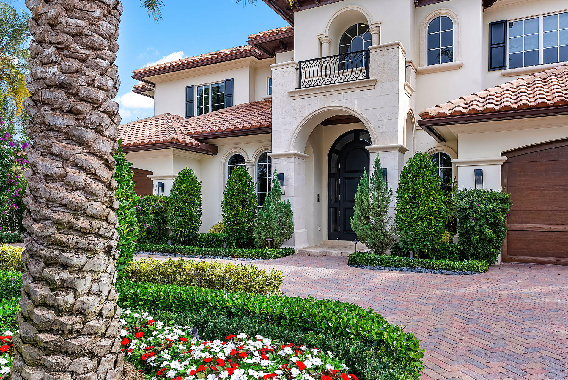 ROYAL PALM YACHT & COUNTRY CLUB - Residential