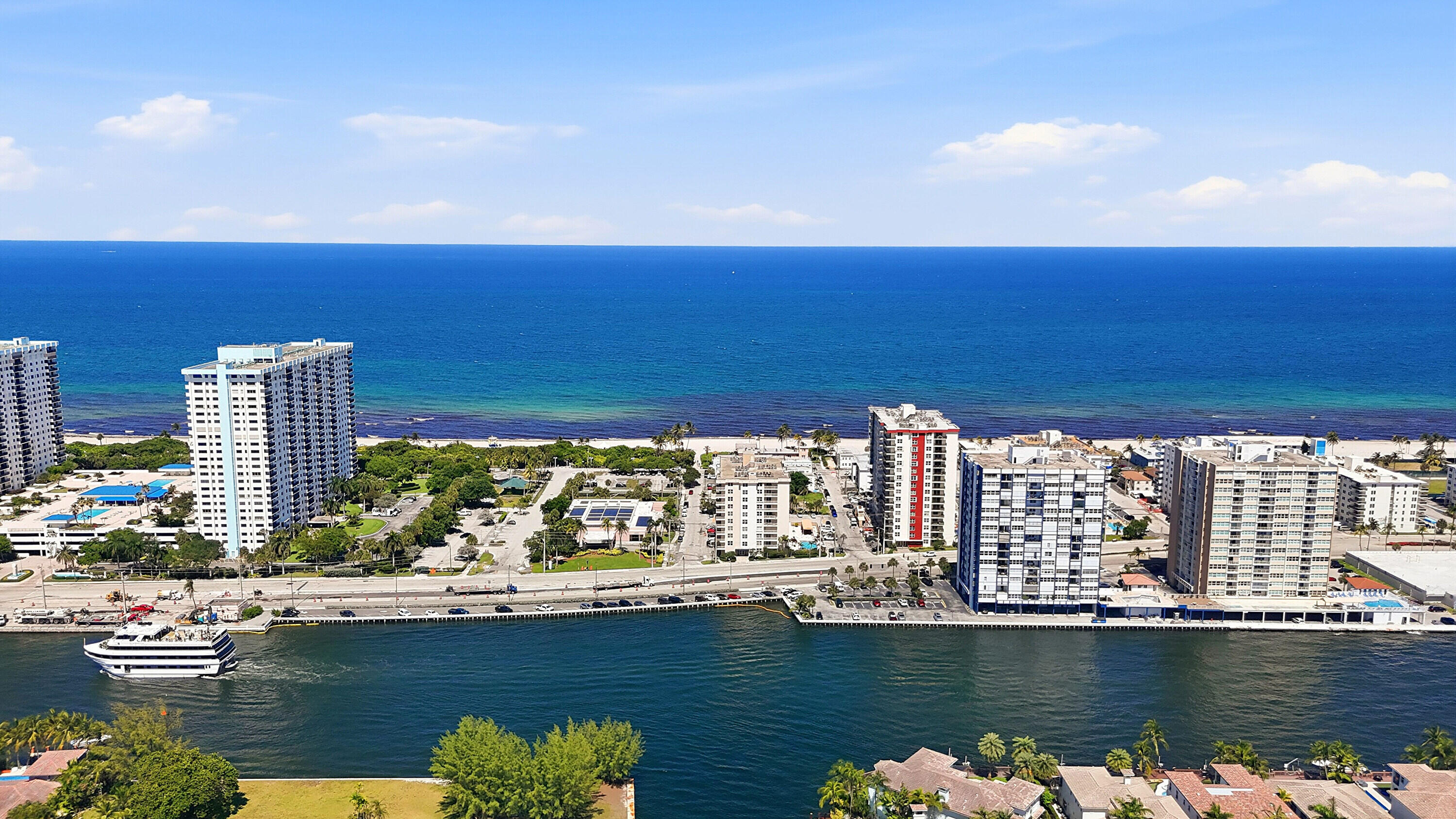 STRATFORD TOWERS CONDO - Residential