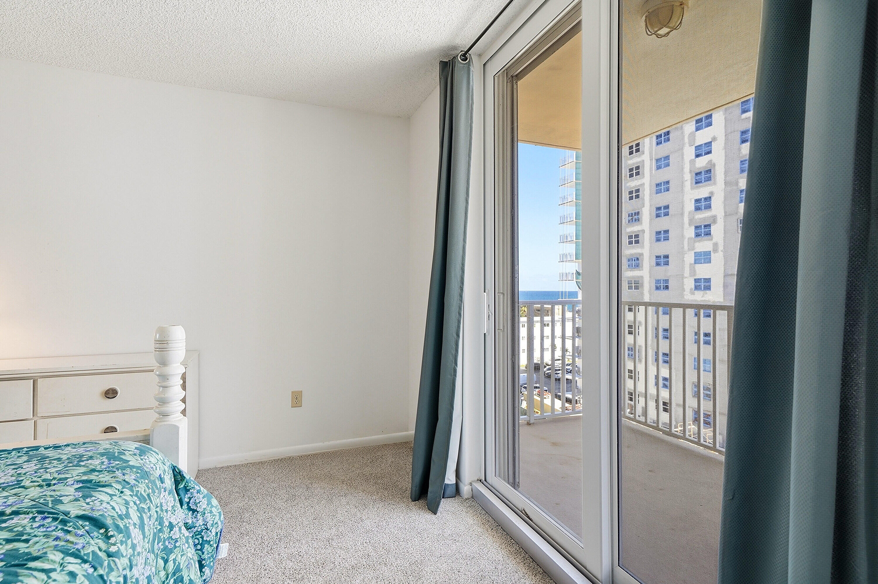 STRATFORD TOWERS CONDO - Residential