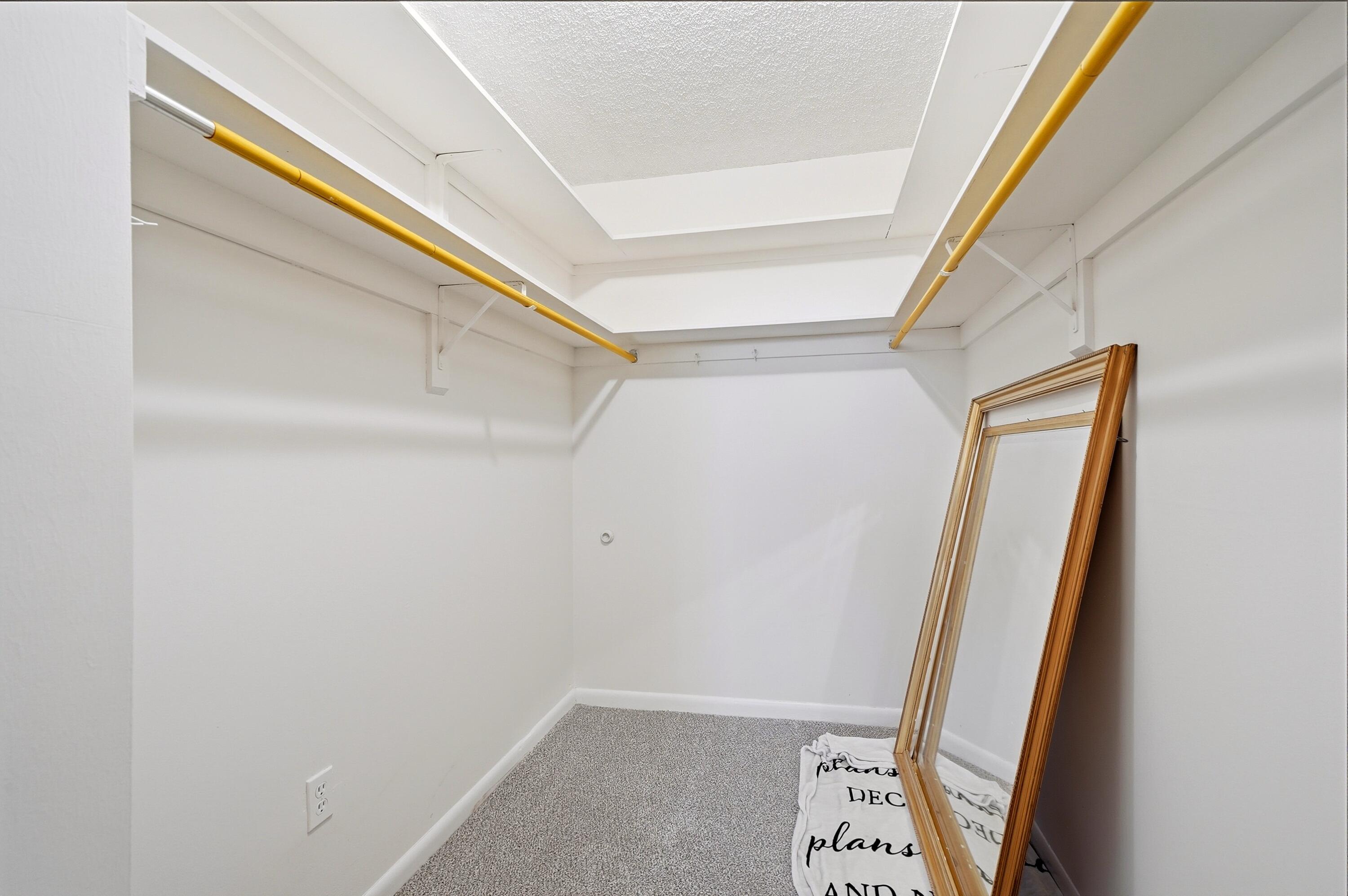 STRATFORD TOWERS CONDO - Residential