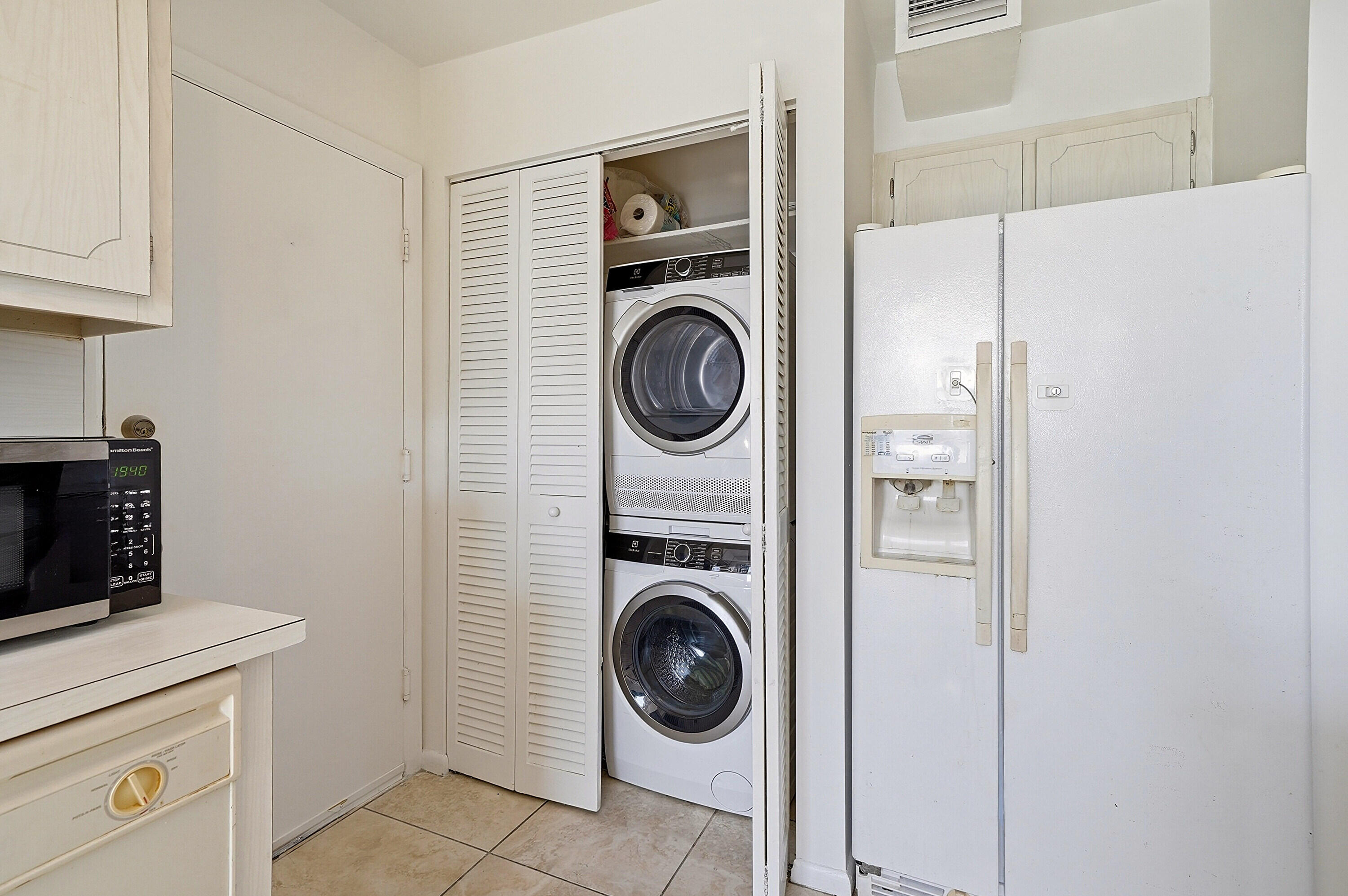 STRATFORD TOWERS CONDO - Residential