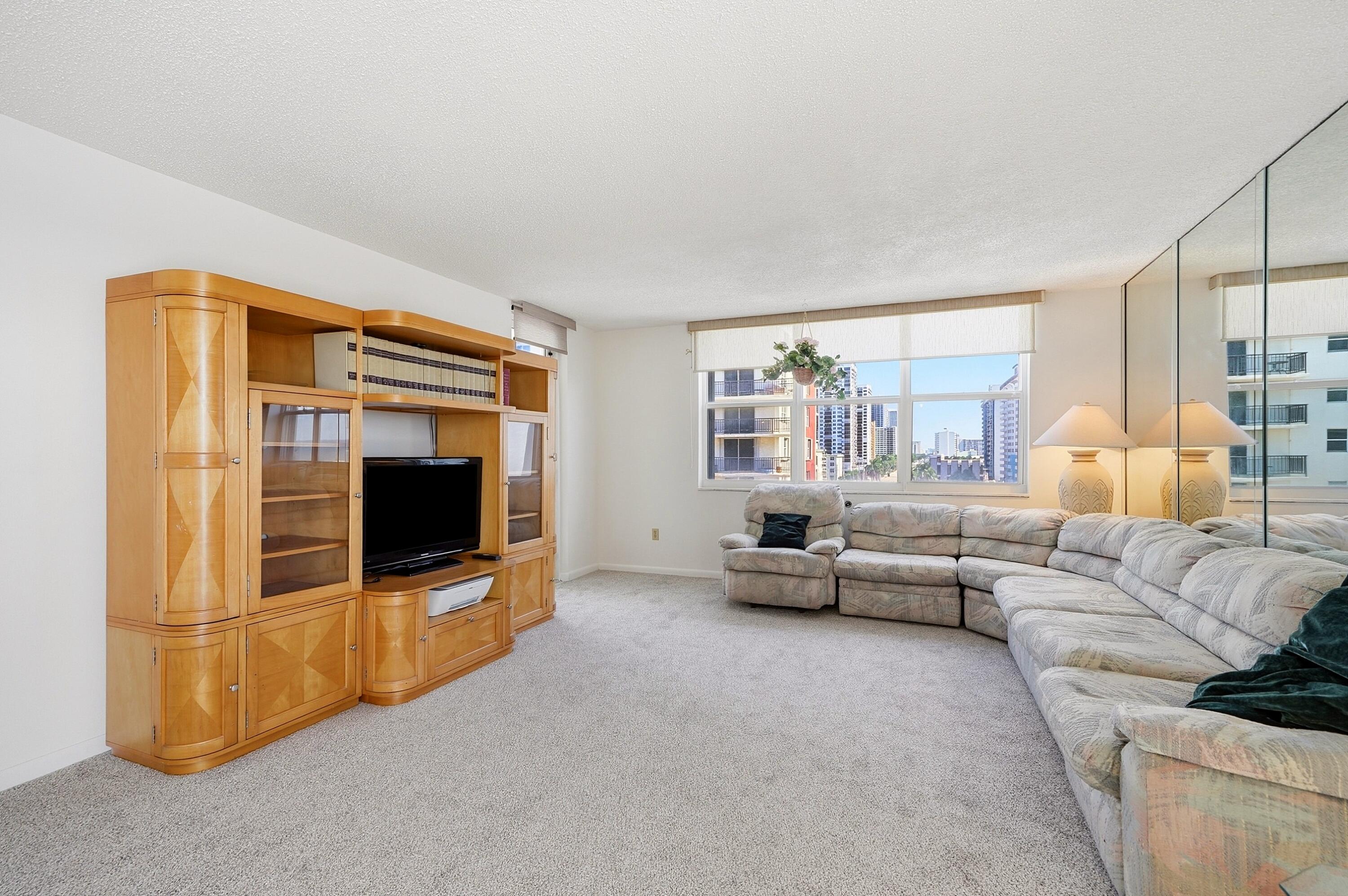 STRATFORD TOWERS CONDO - Residential