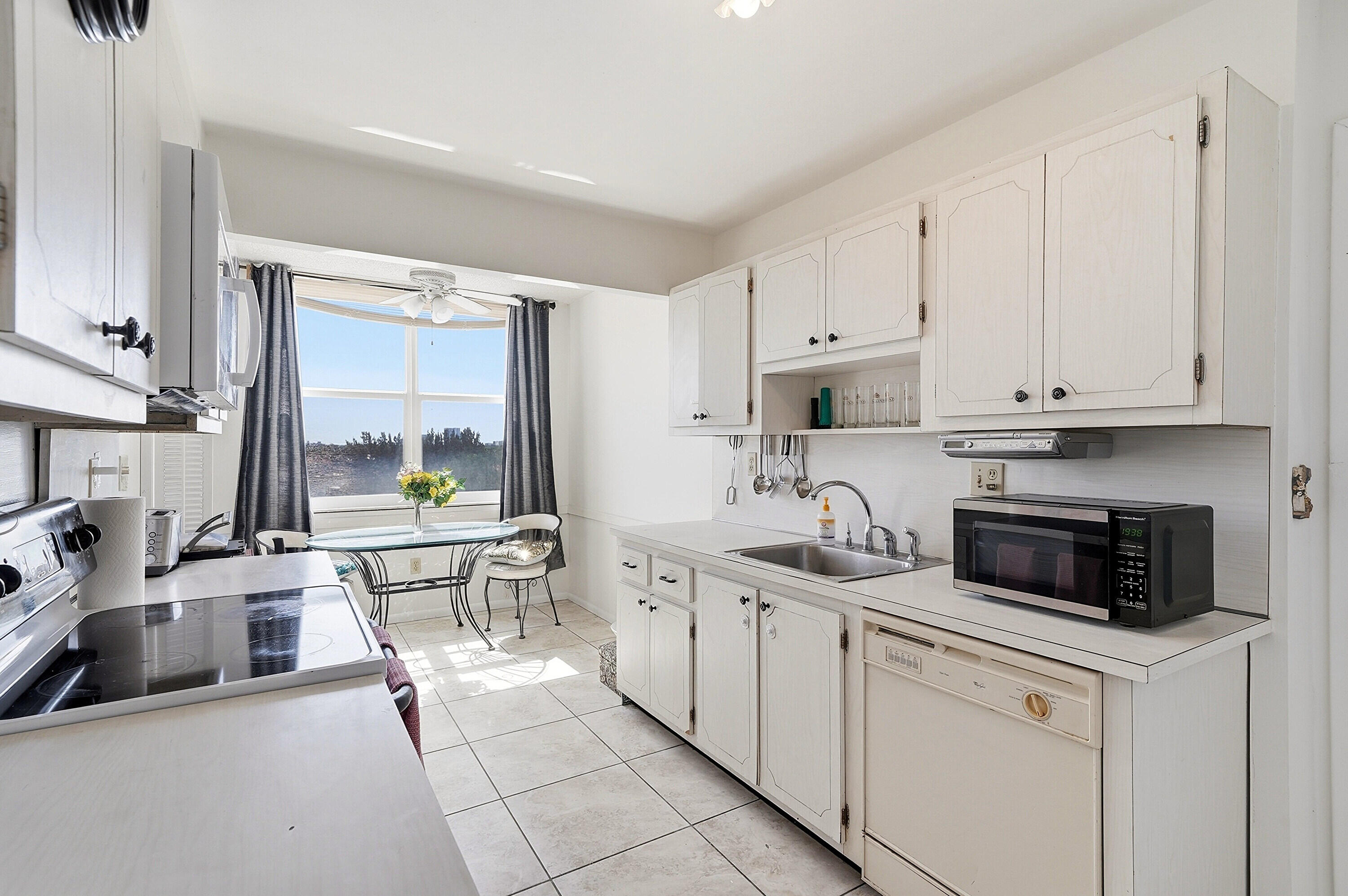 STRATFORD TOWERS CONDO - Residential