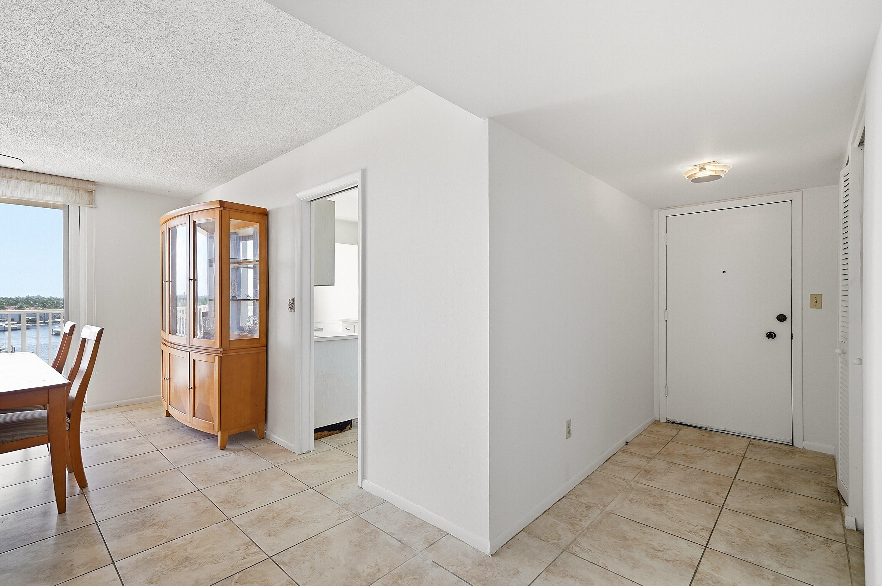 STRATFORD TOWERS CONDO - Residential