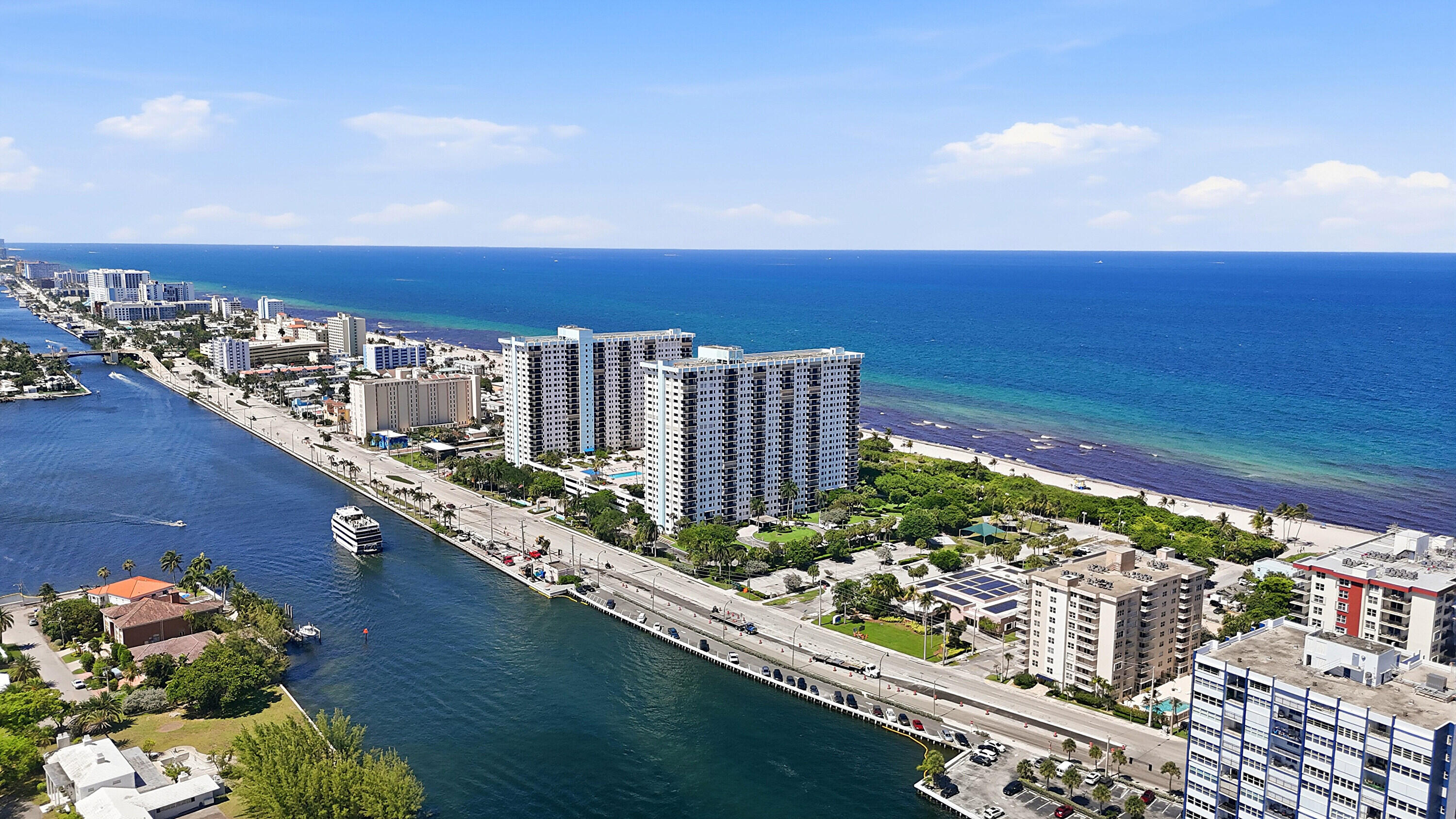 STRATFORD TOWERS CONDO - Residential