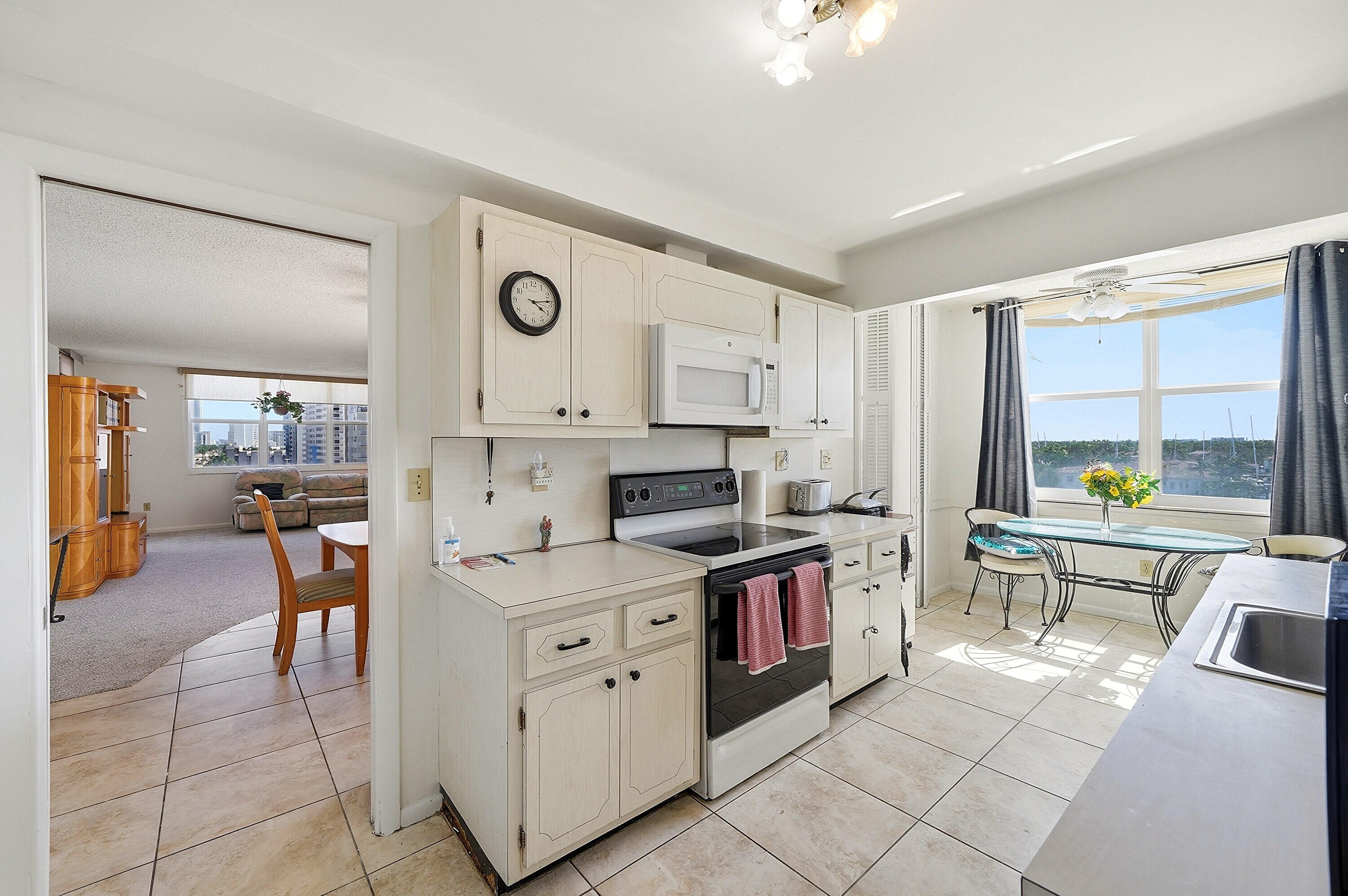 STRATFORD TOWERS CONDO - Residential
