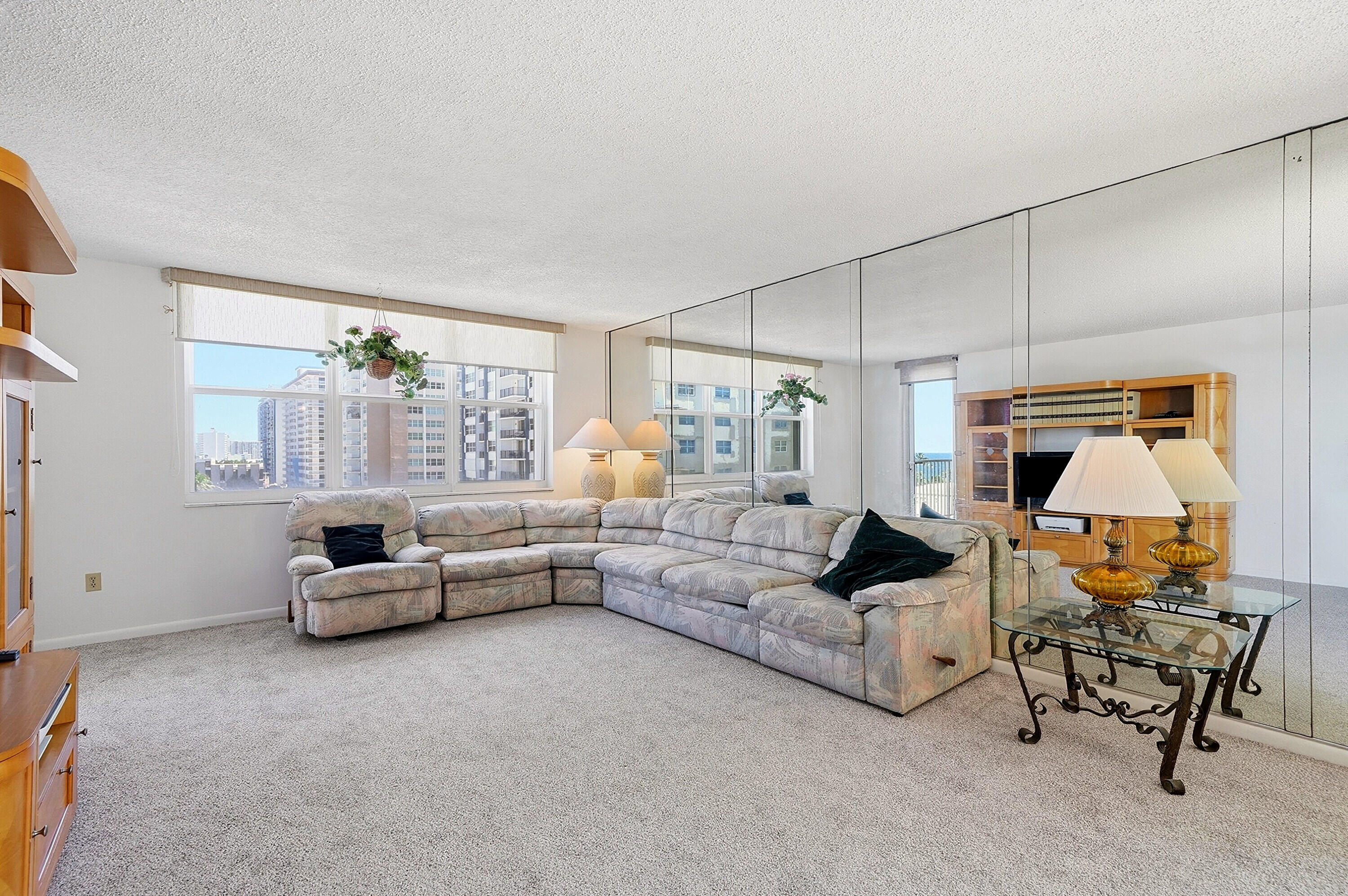 STRATFORD TOWERS CONDO - Residential