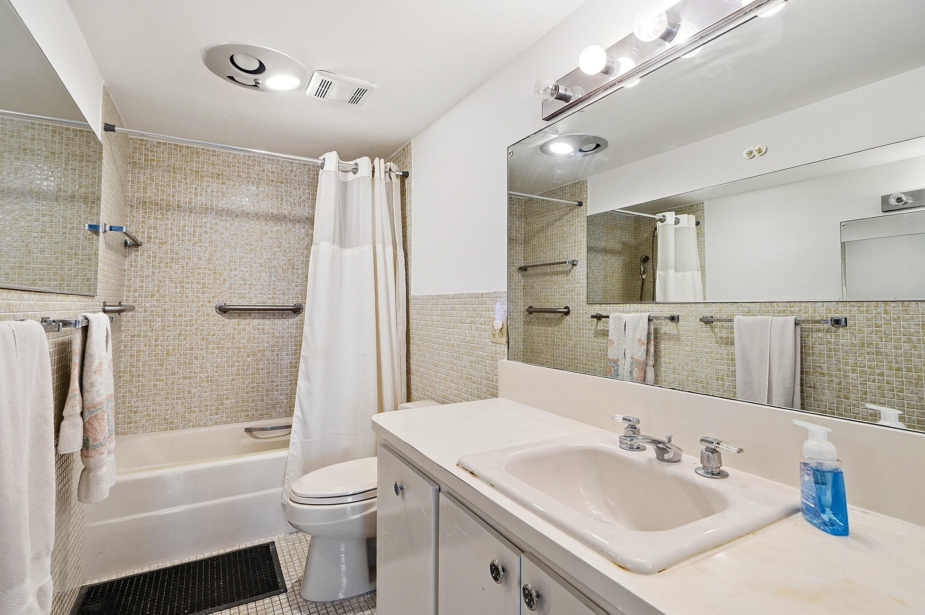 STRATFORD TOWERS CONDO - Residential