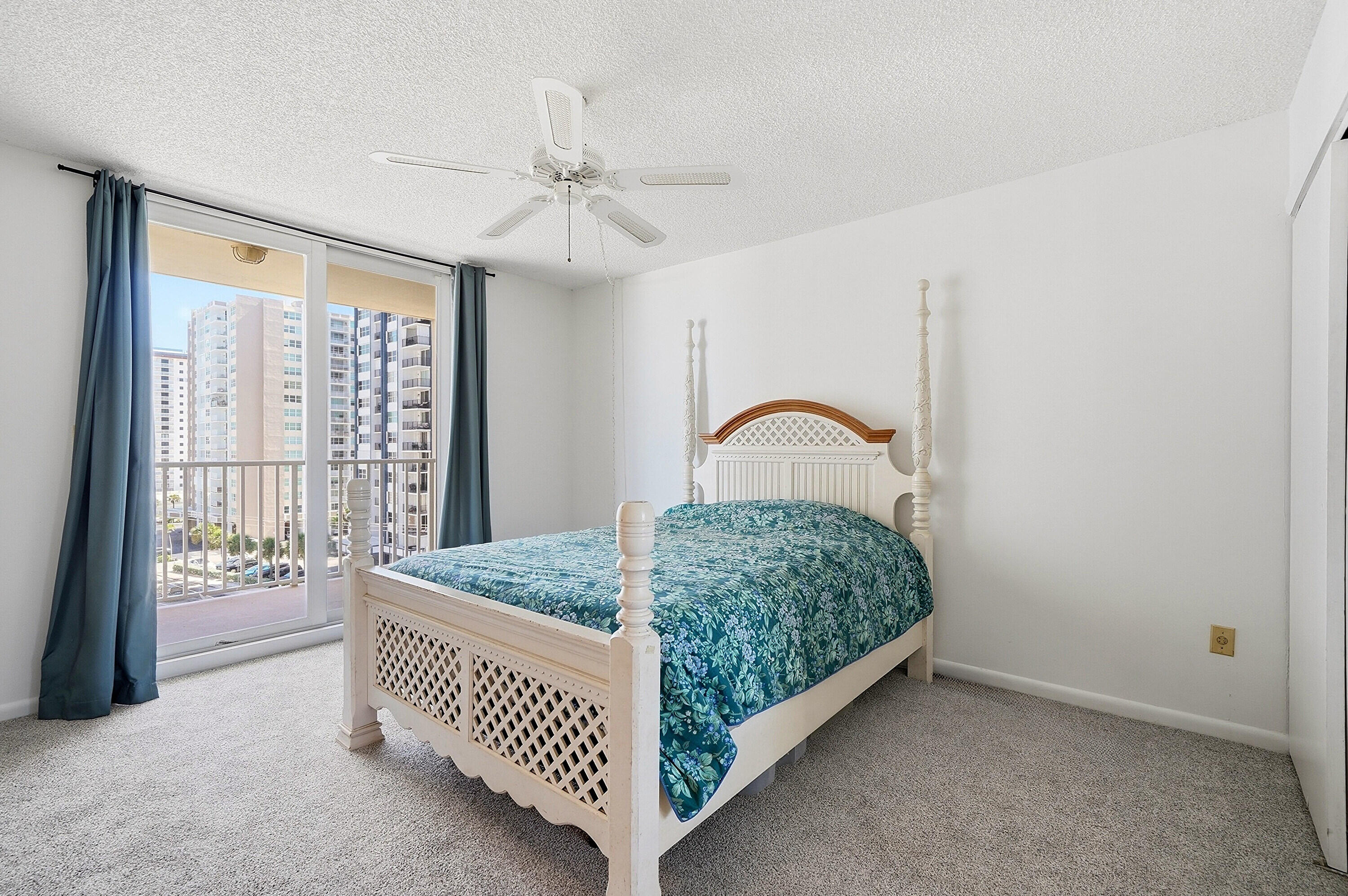 STRATFORD TOWERS CONDO - Residential