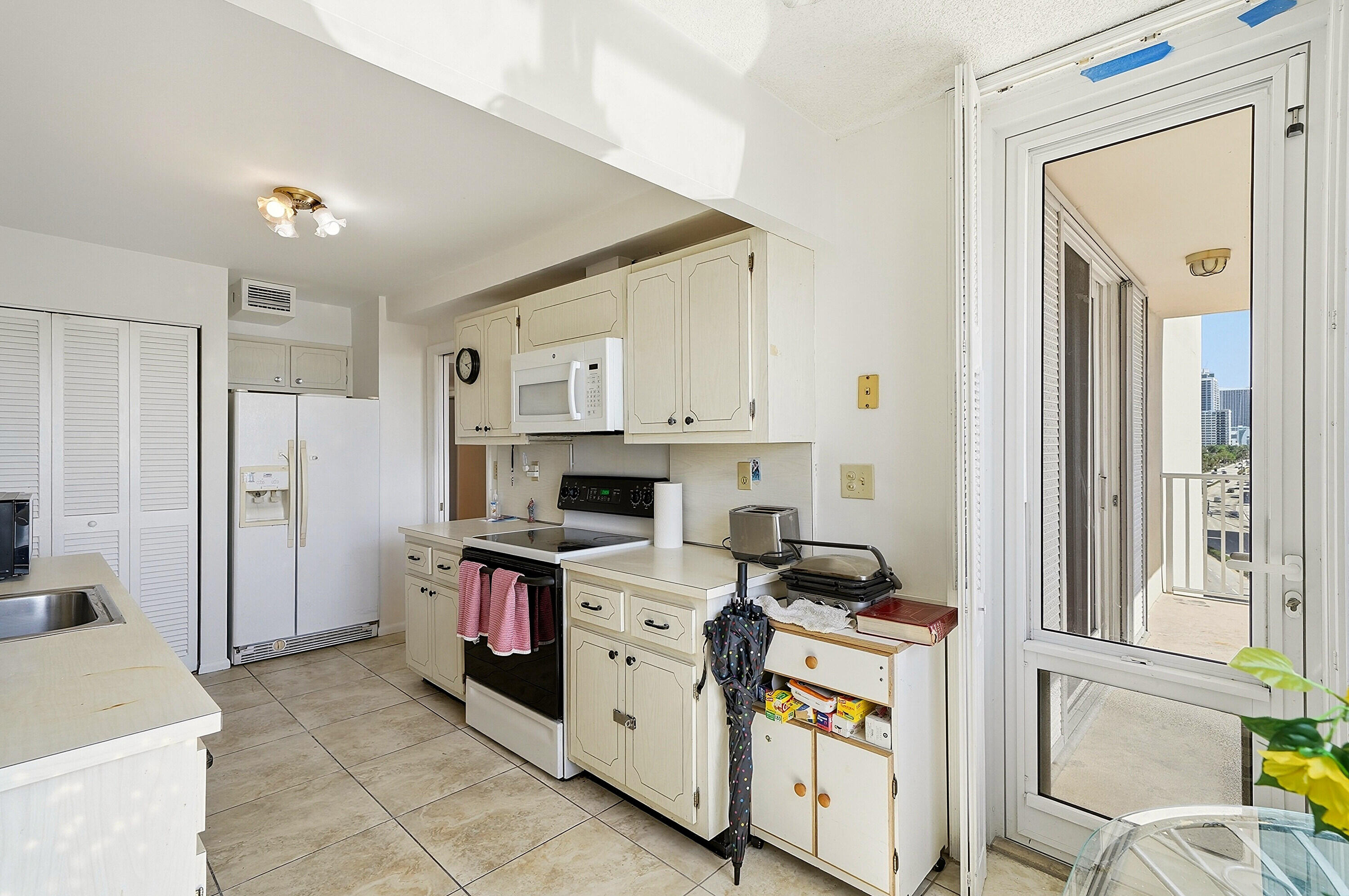 STRATFORD TOWERS CONDO - Residential