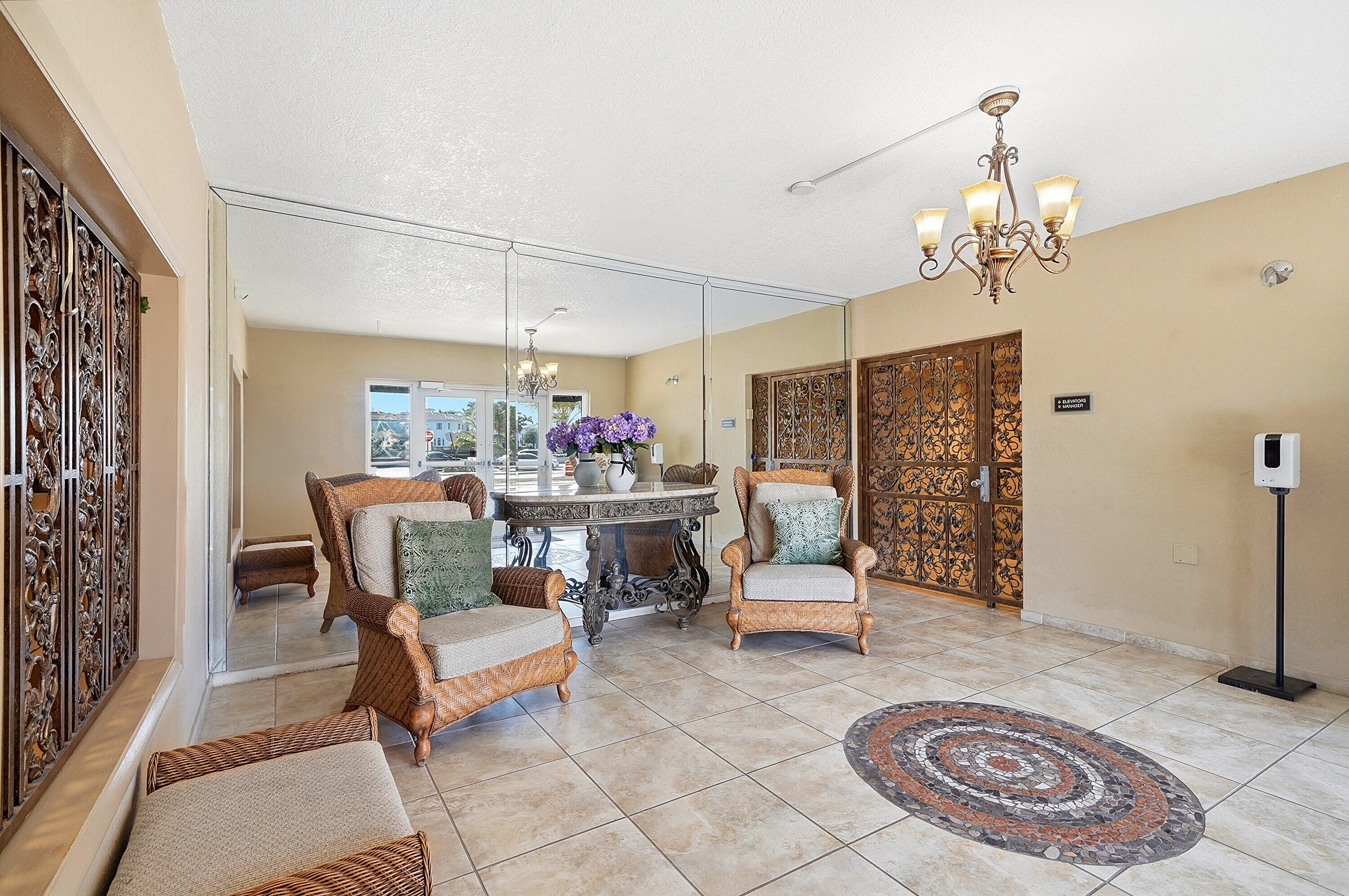 STRATFORD TOWERS CONDO - Residential