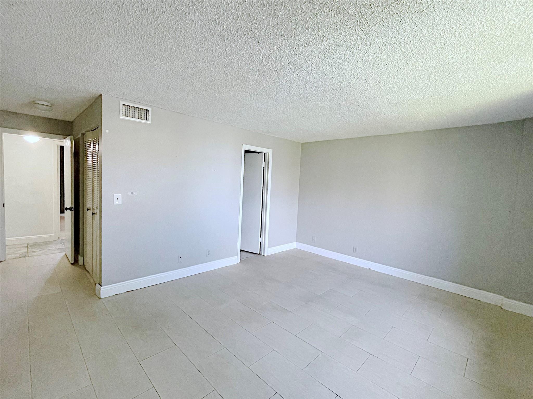 Meadowbrook Lakes - Residential