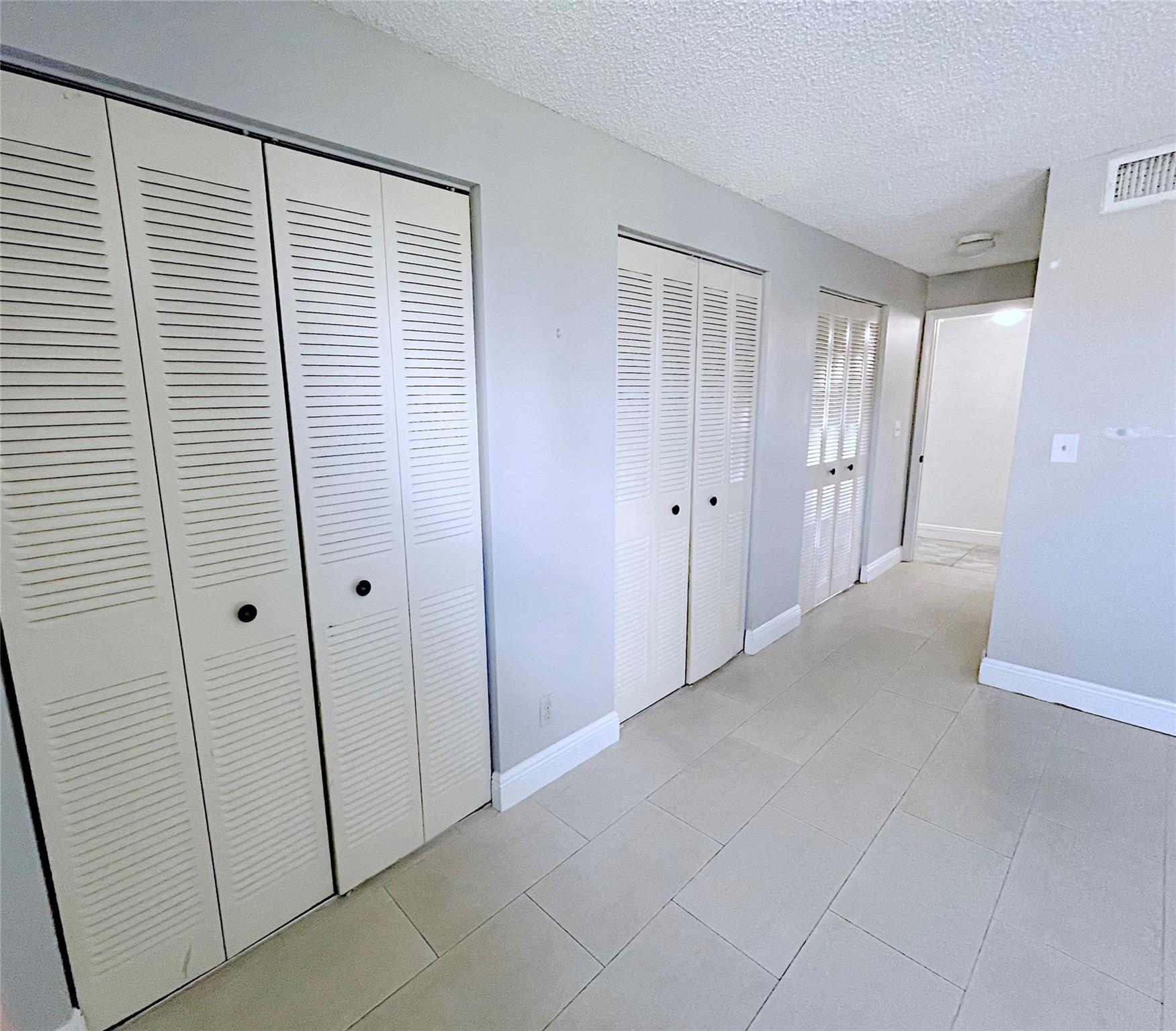 Meadowbrook Lakes - Residential